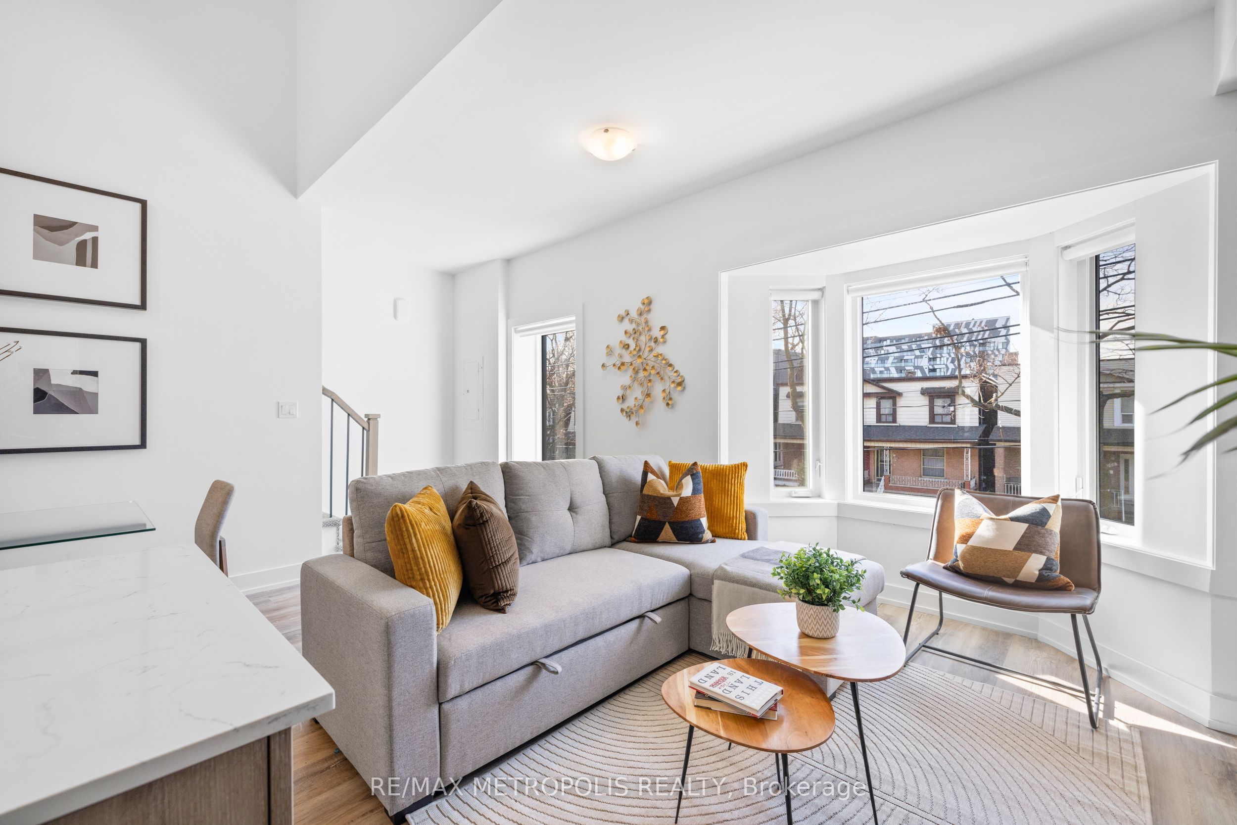 447 Lansdowne Avenue Property Photo 4