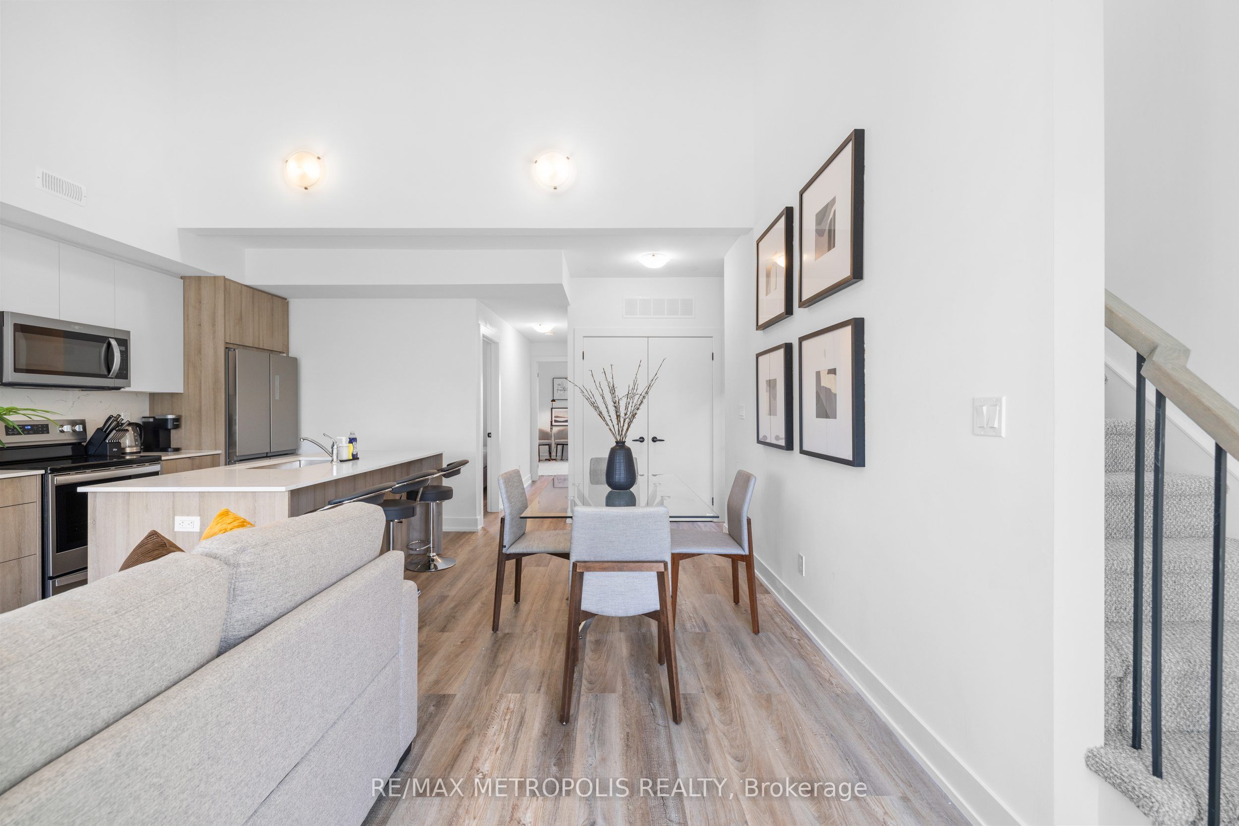447 Lansdowne Avenue Property Photo 5