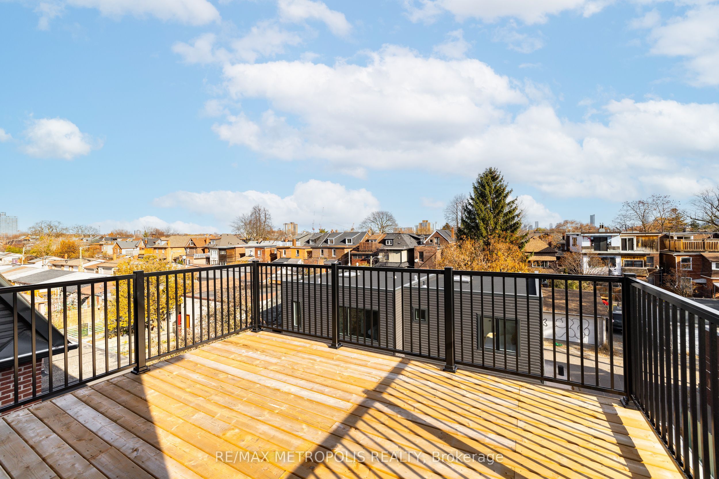 447 Lansdowne Avenue Property Photo 10