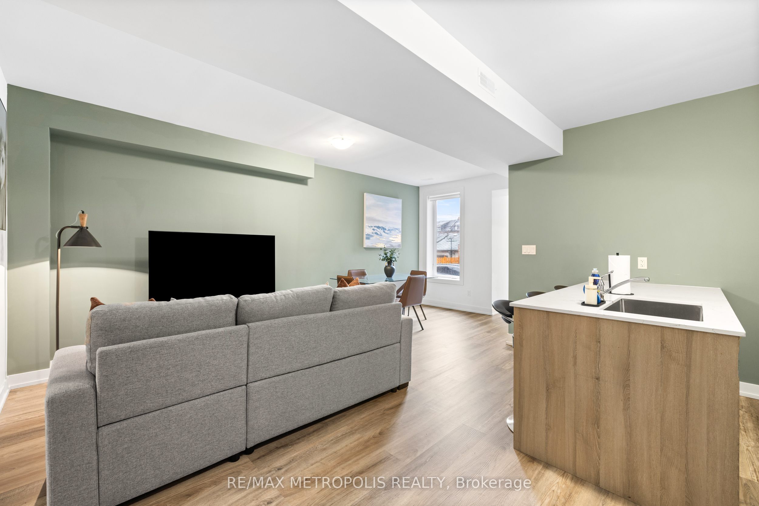 447 Lansdowne Avenue Property Photo 12