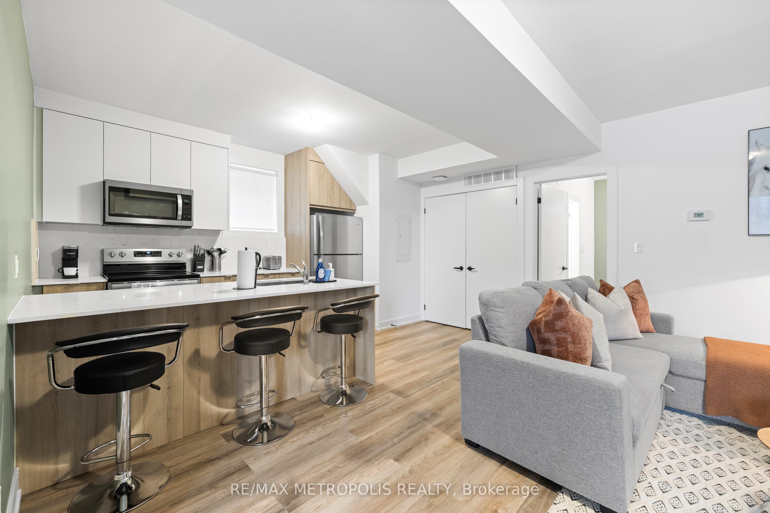 447 Lansdowne Avenue Property Photo 15