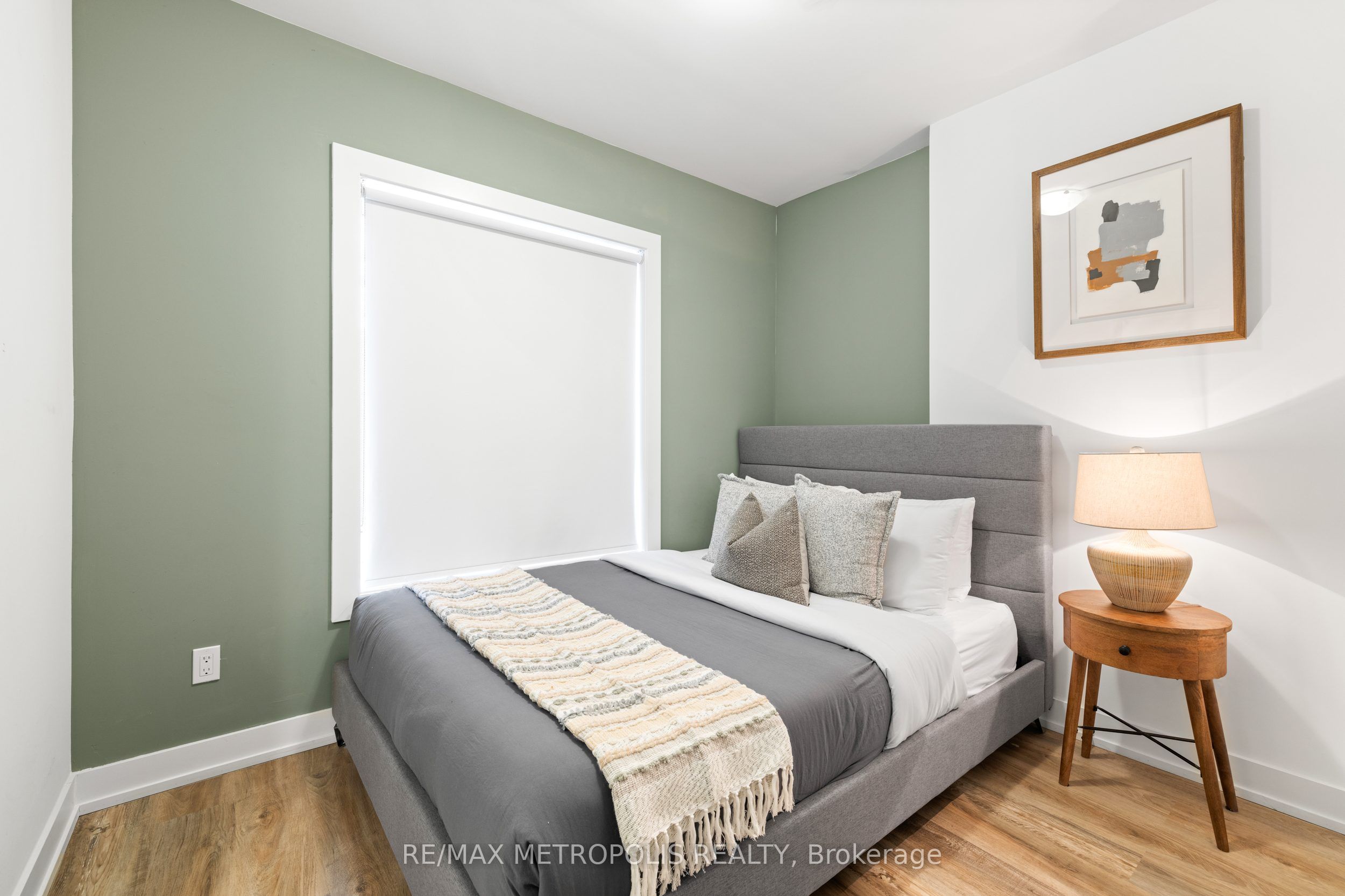 447 Lansdowne Avenue Property Photo 16