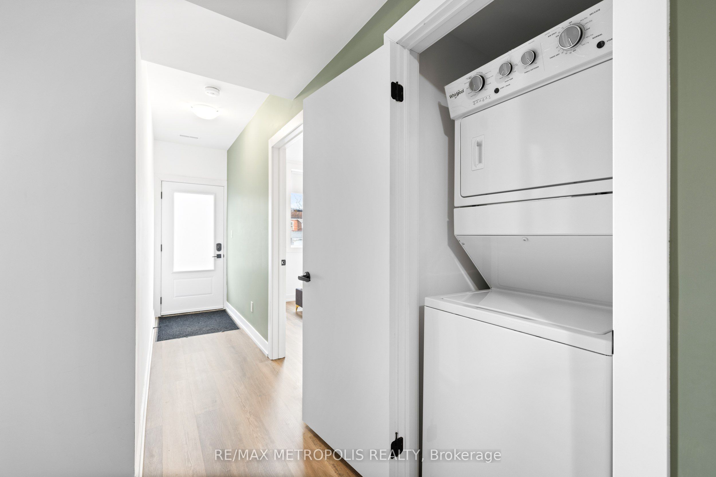 447 Lansdowne Avenue Property Photo 21