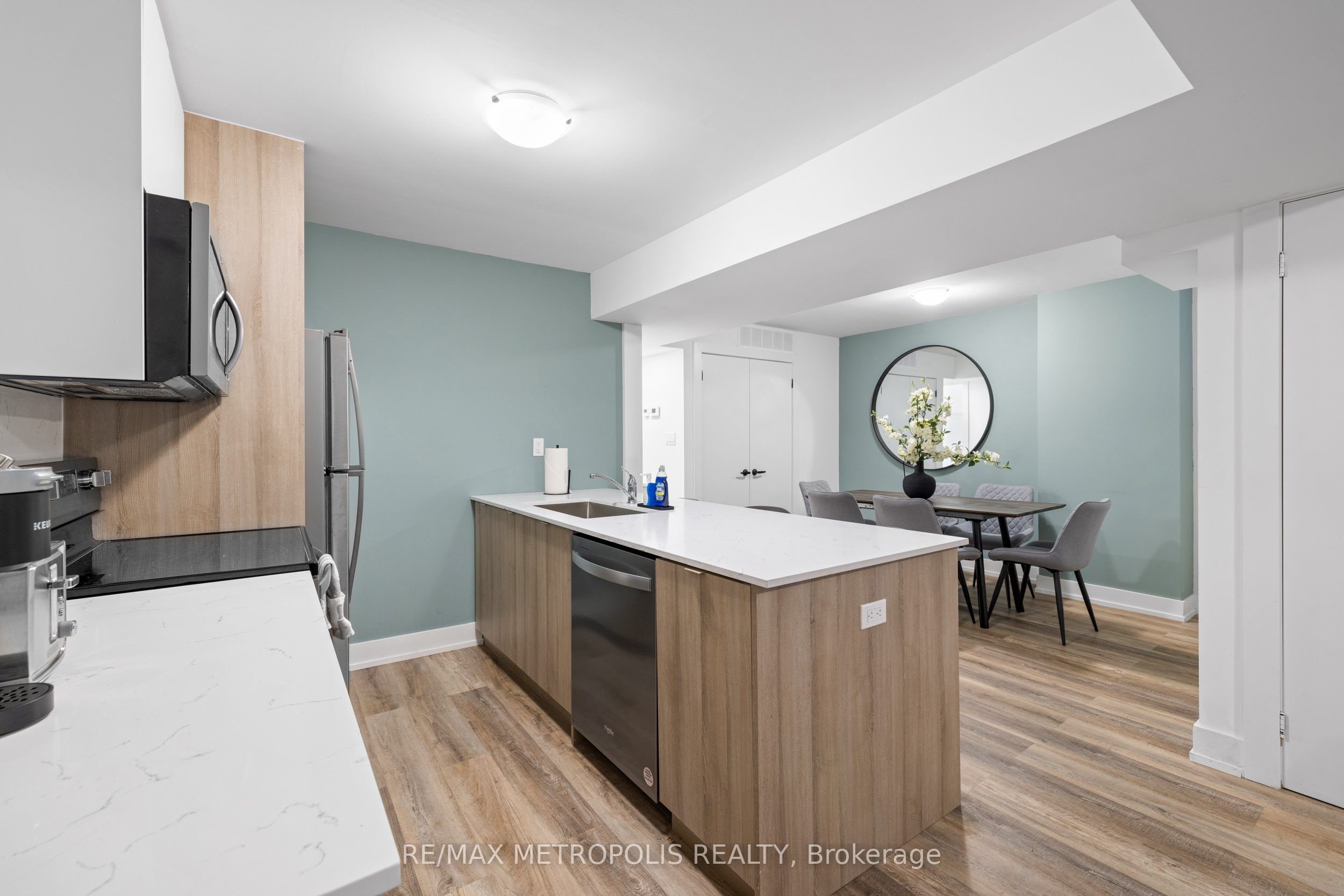 447 Lansdowne Avenue Property Photo 26