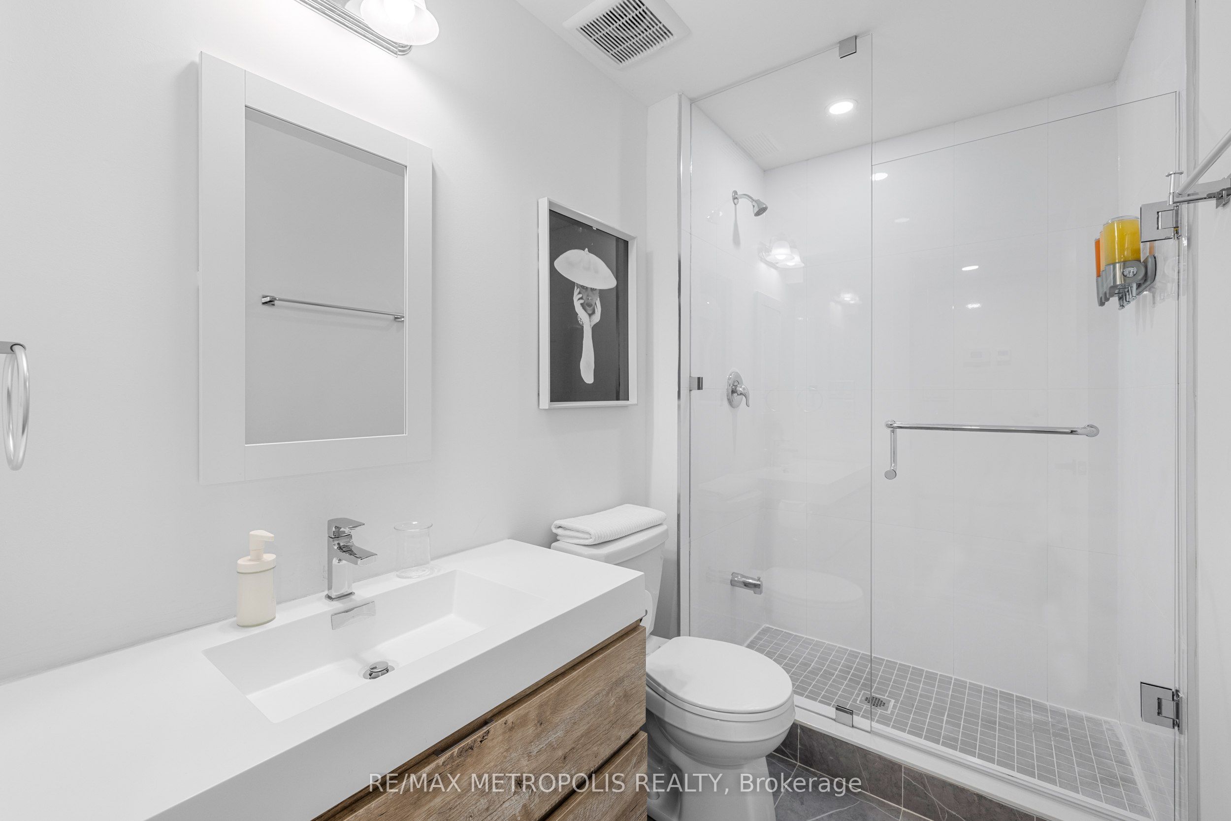 447 Lansdowne Avenue Property Photo 27