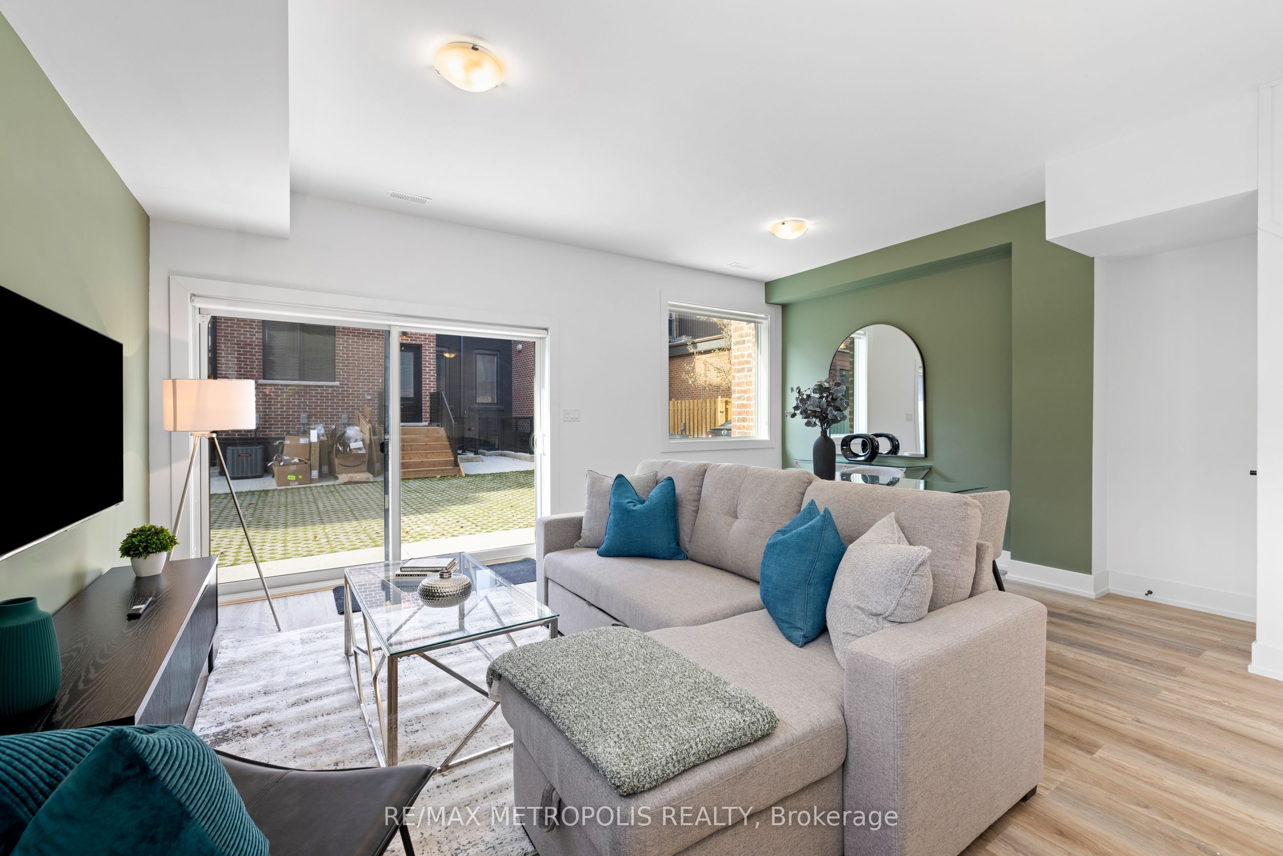447 Lansdowne Avenue Property Photo 31