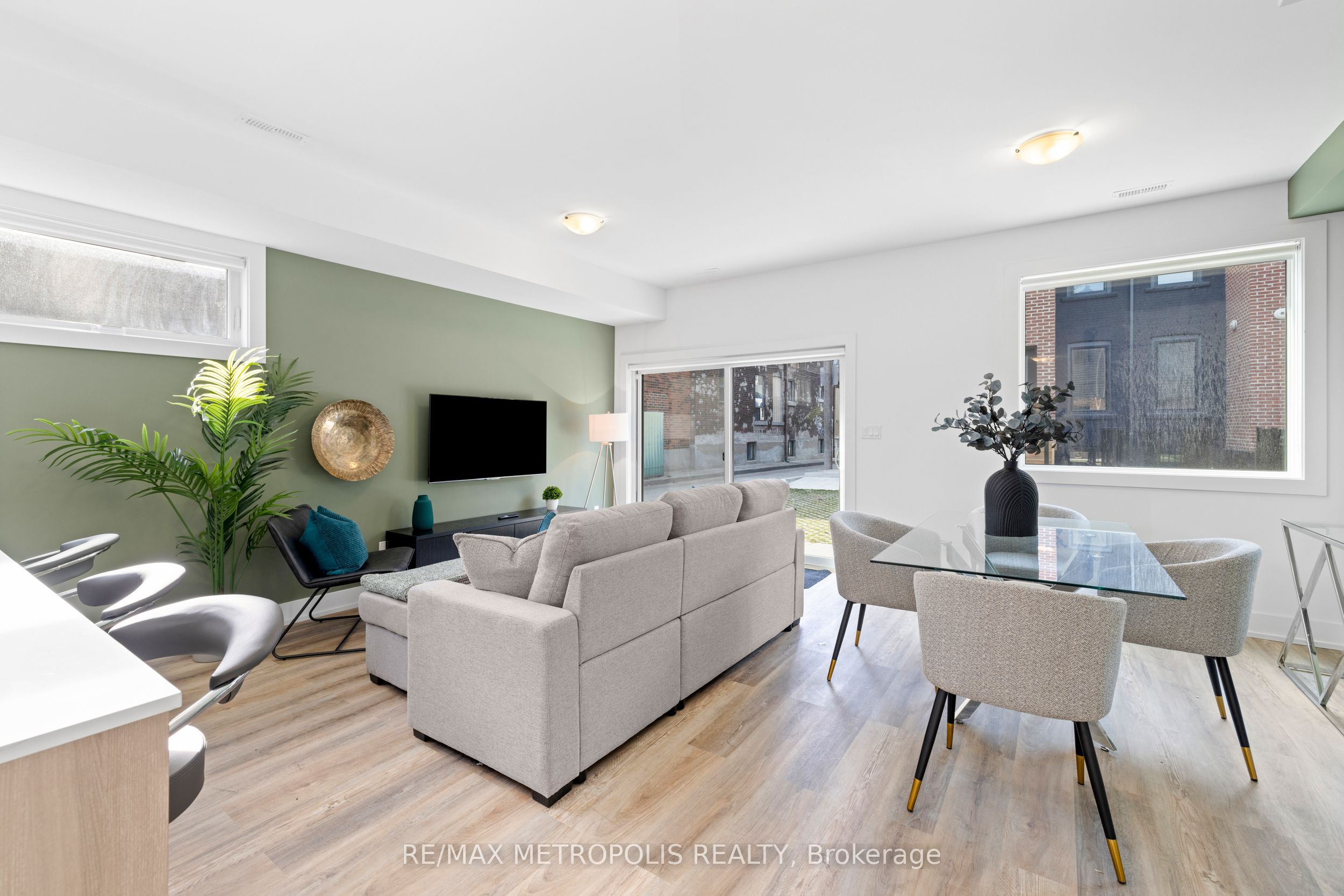 447 Lansdowne Avenue Property Photo 32