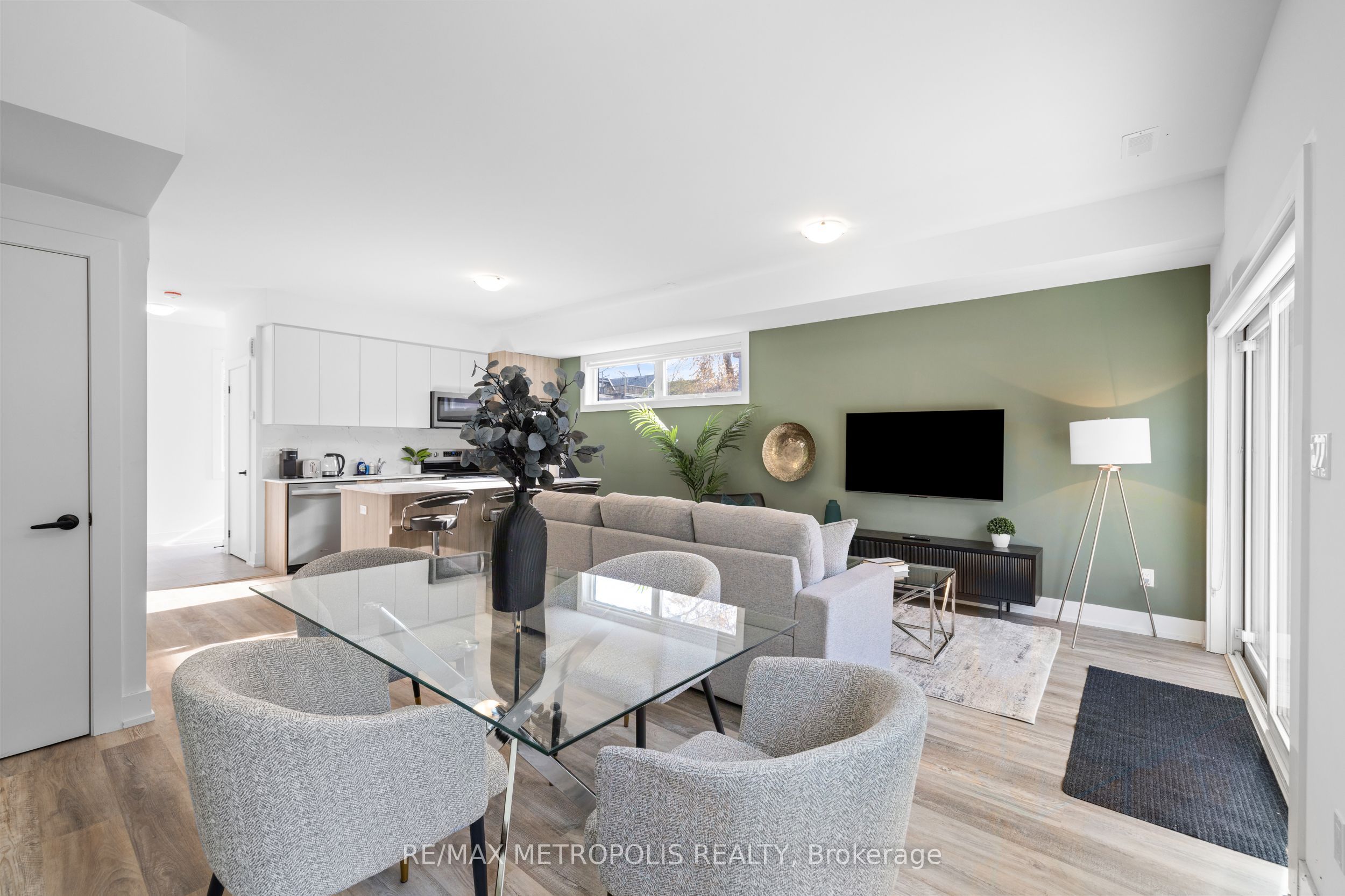 447 Lansdowne Avenue Property Photo 34