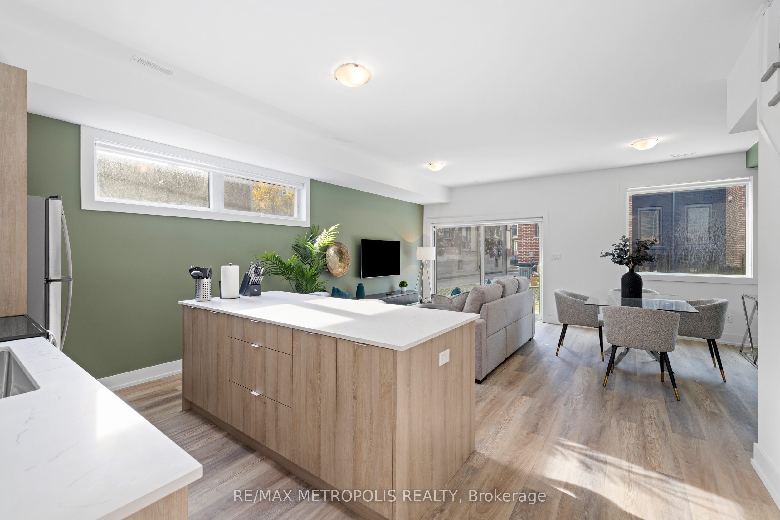 447 Lansdowne Avenue Property Photo 35