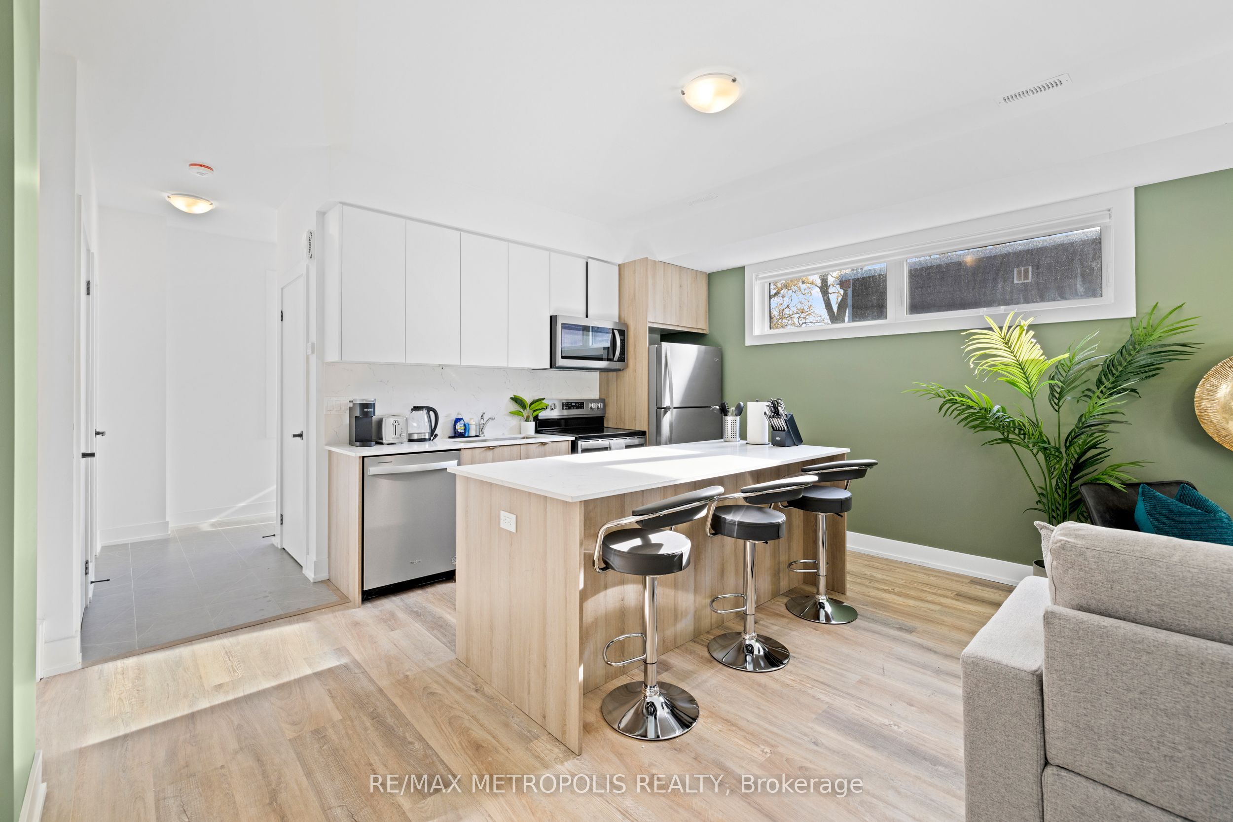 447 Lansdowne Avenue Property Photo 36