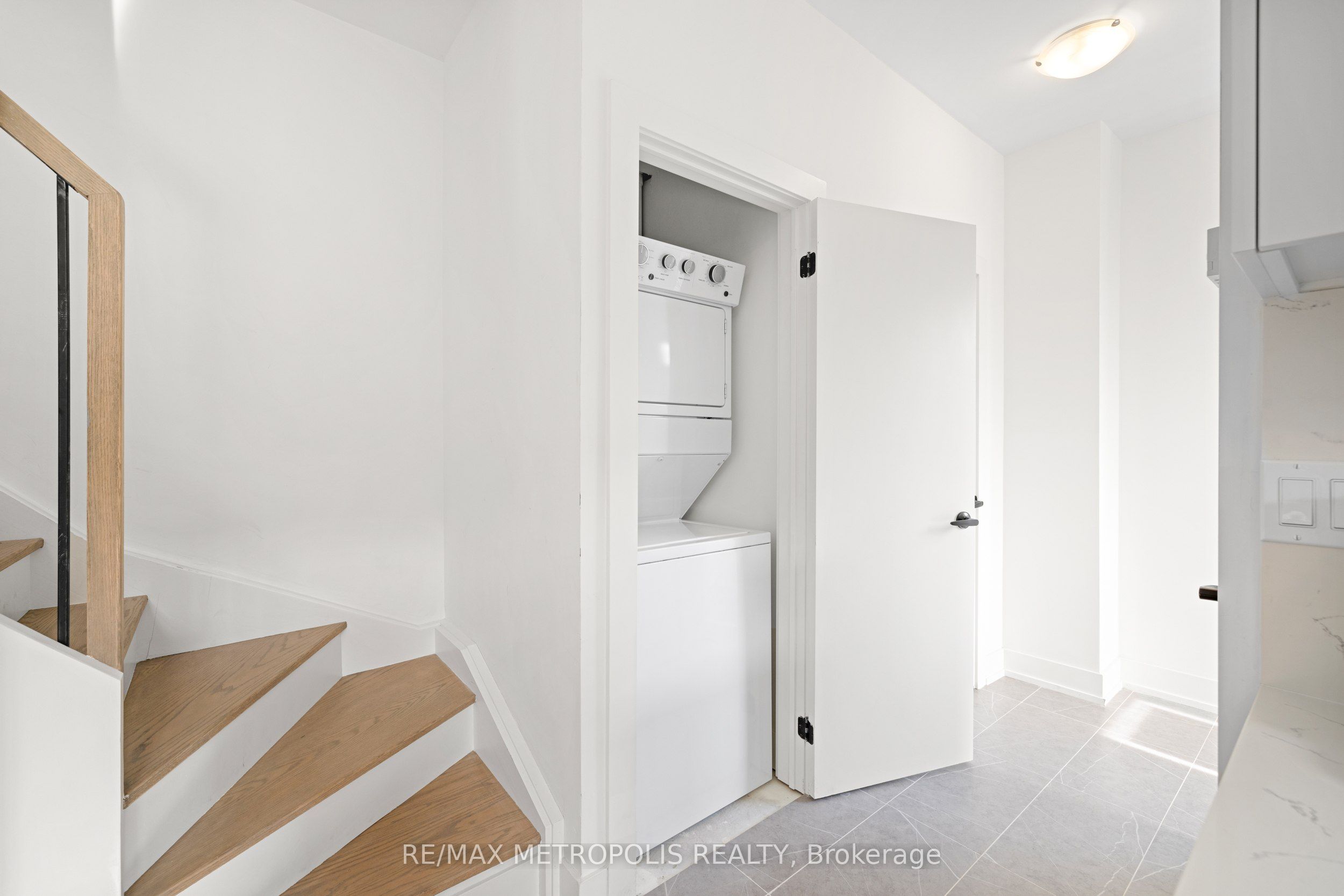 447 Lansdowne Avenue Property Photo 40
