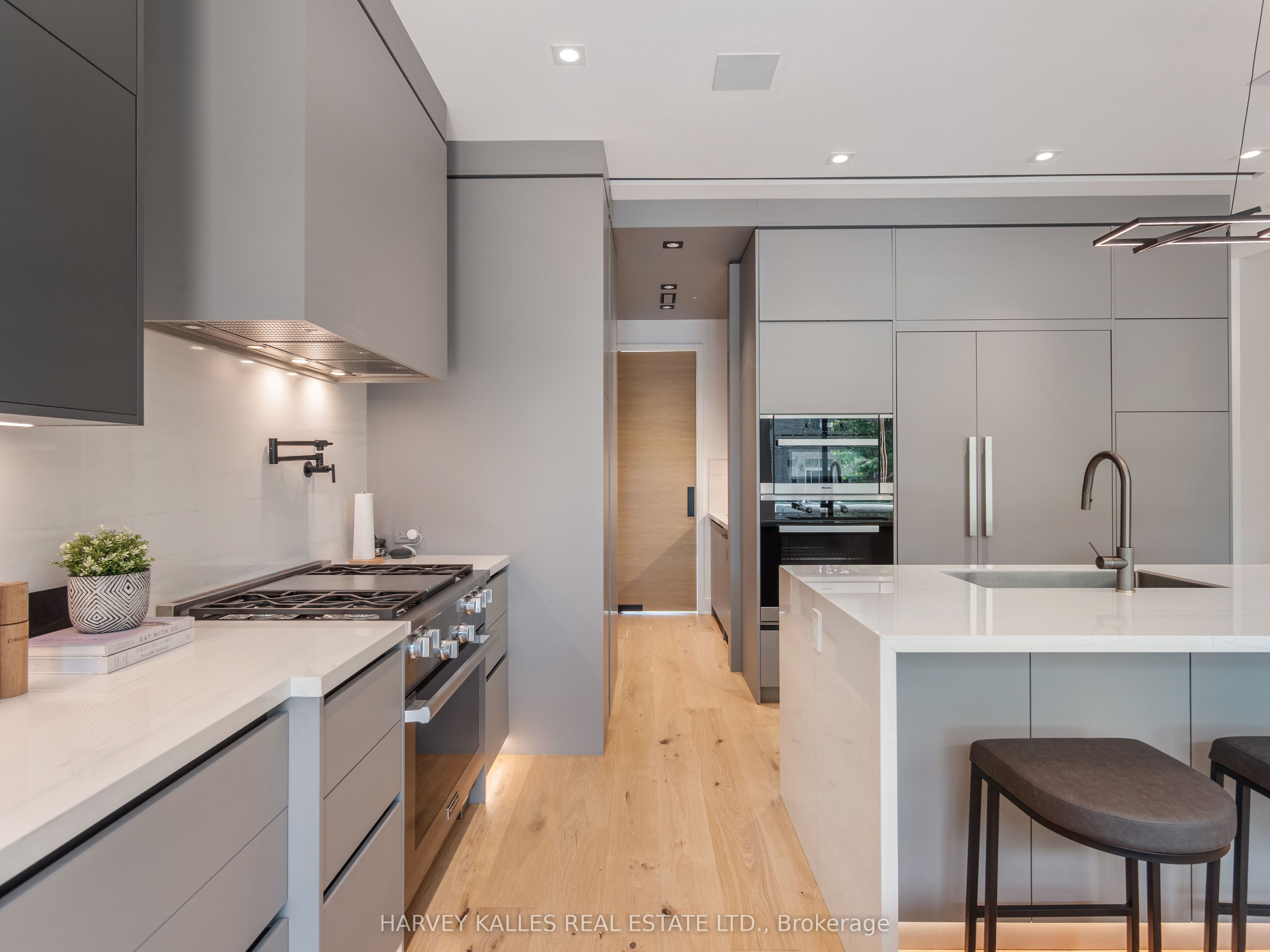 585 Bedford Park Avenue Property Photo 14