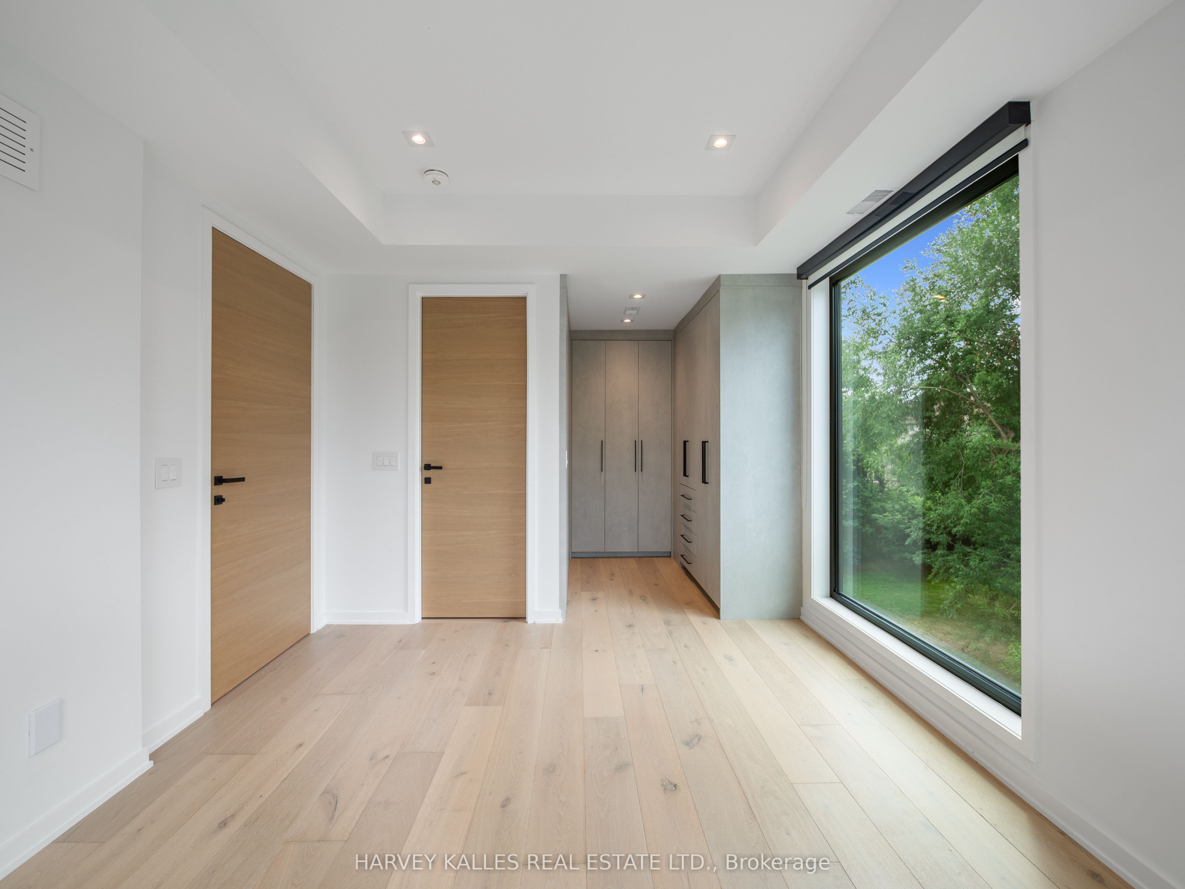 585 Bedford Park Avenue Property Photo 33