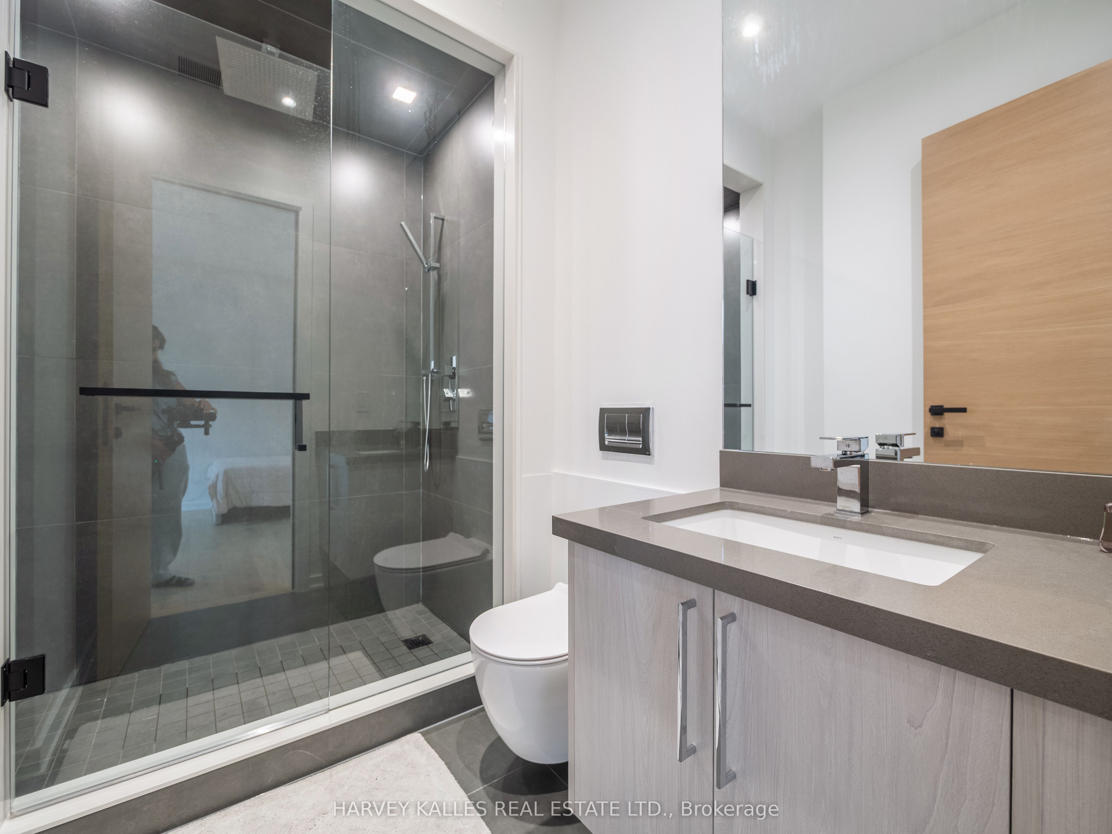 585 Bedford Park Avenue Property Photo 40