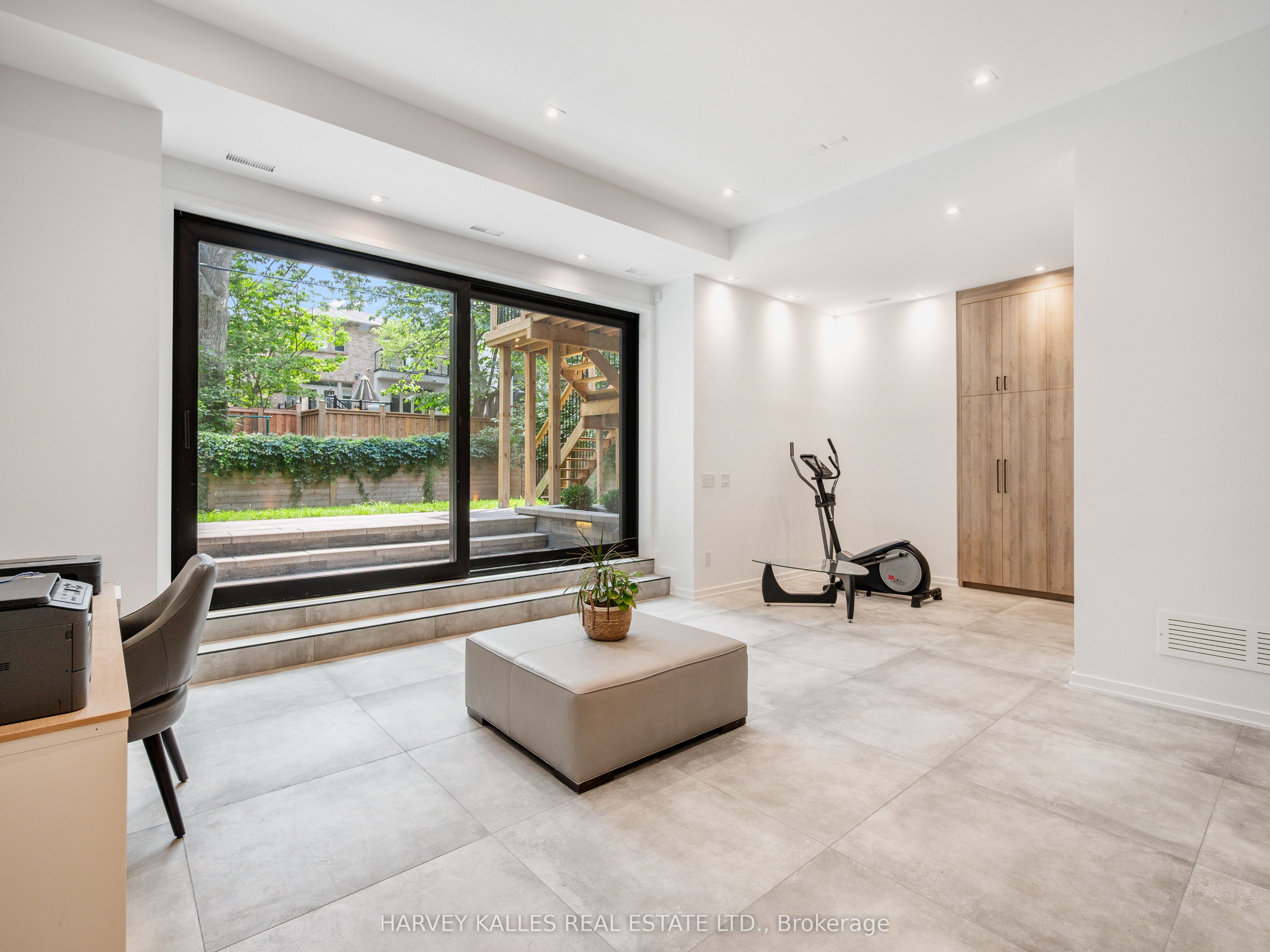 585 Bedford Park Avenue Property Photo 44