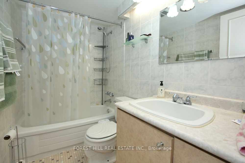 135 Antibes Drive 806 Property Photo 6