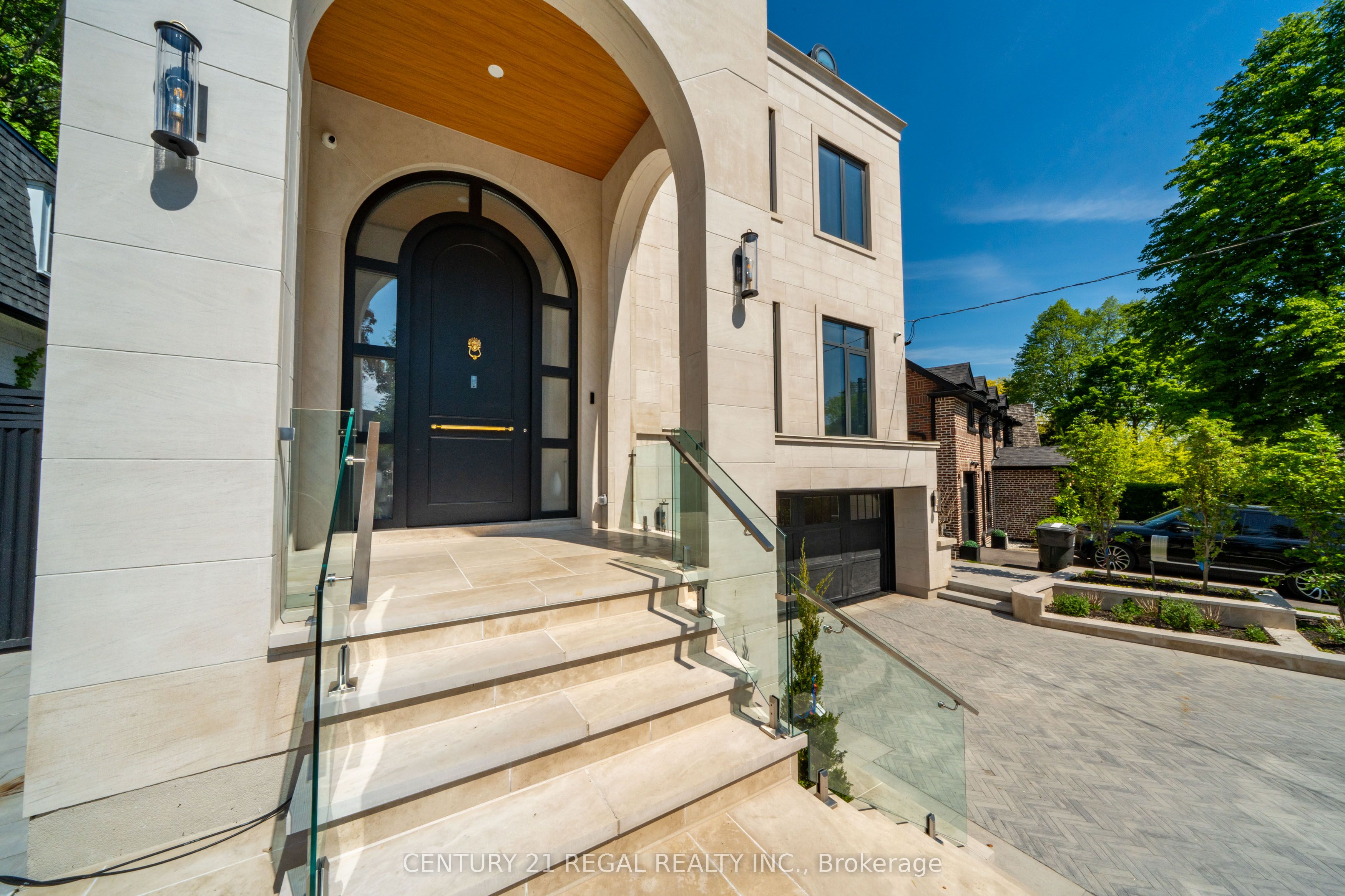 43 Wanless Crescent Property Photo 4