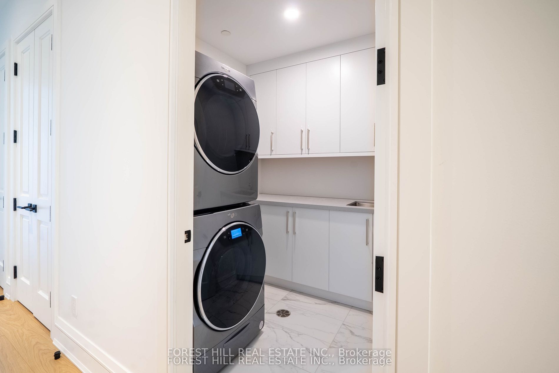 2010 Bathurst Street 6a Property Photo 20
