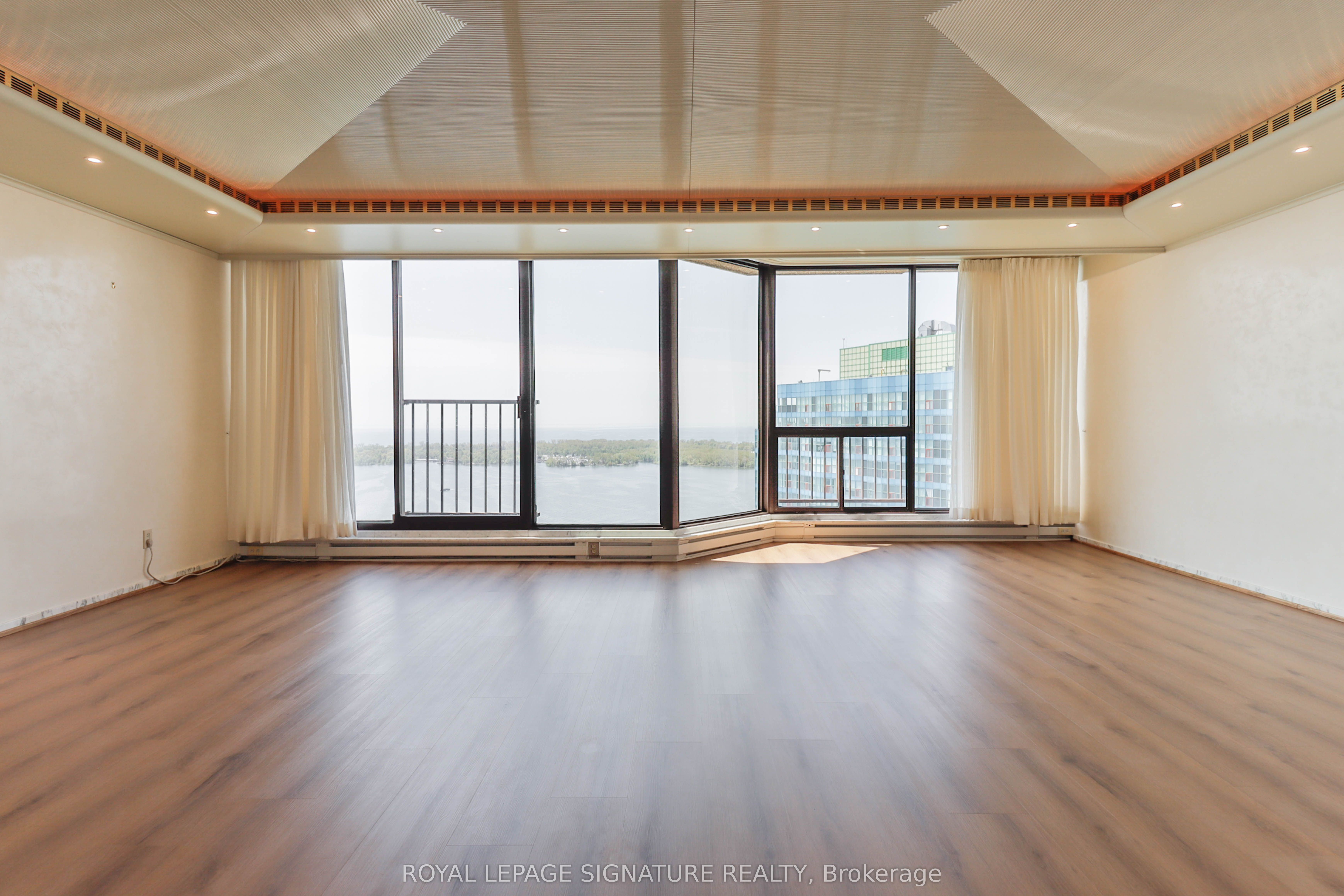 55 Harbour Square Ph10 Property Photo 11