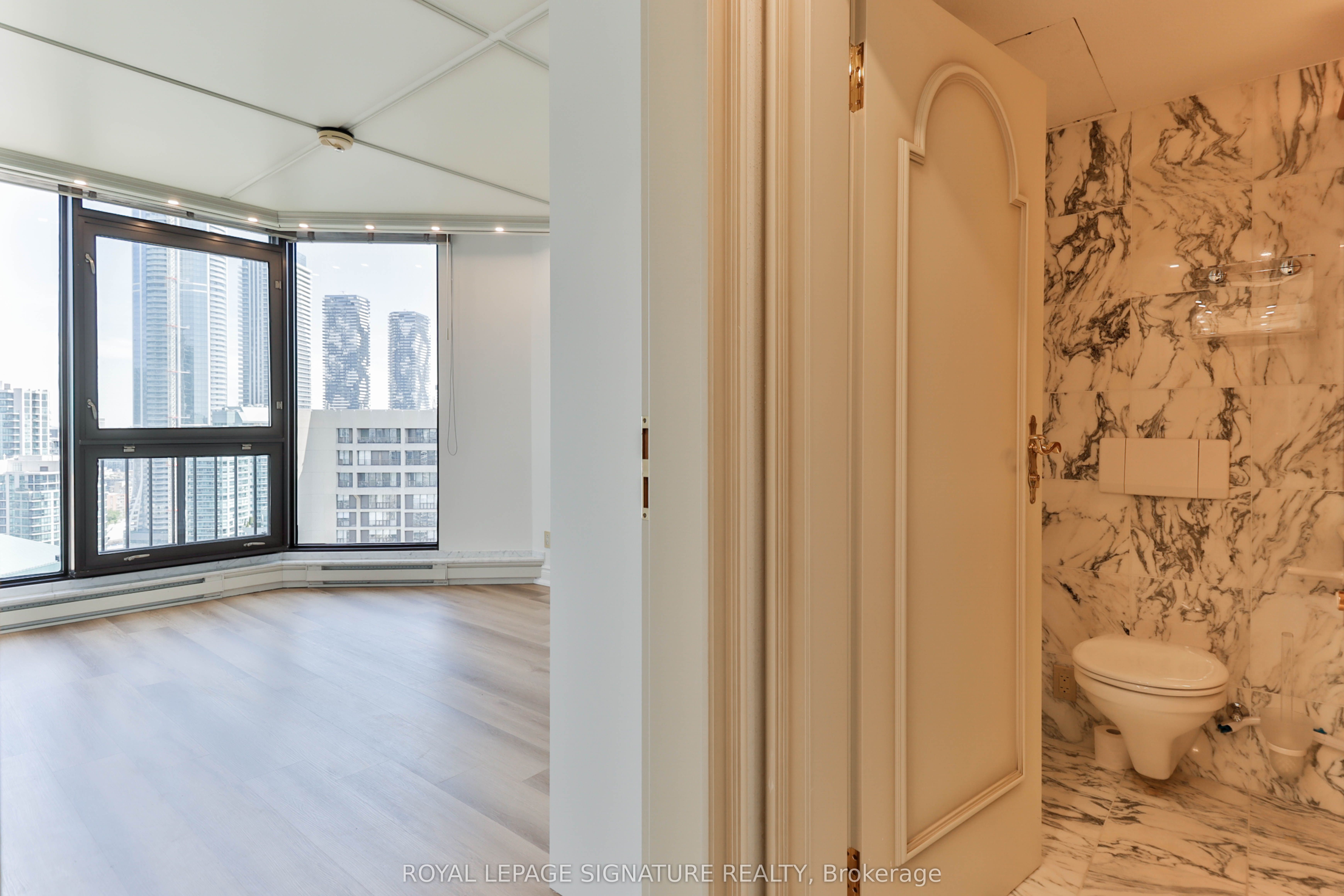 55 Harbour Square Ph10 Property Photo 28