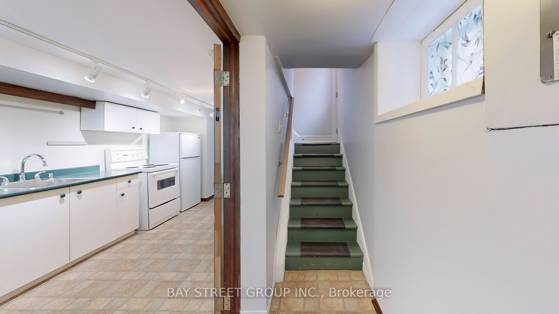 390 Roehampton Avenue Basement Property Photo 4