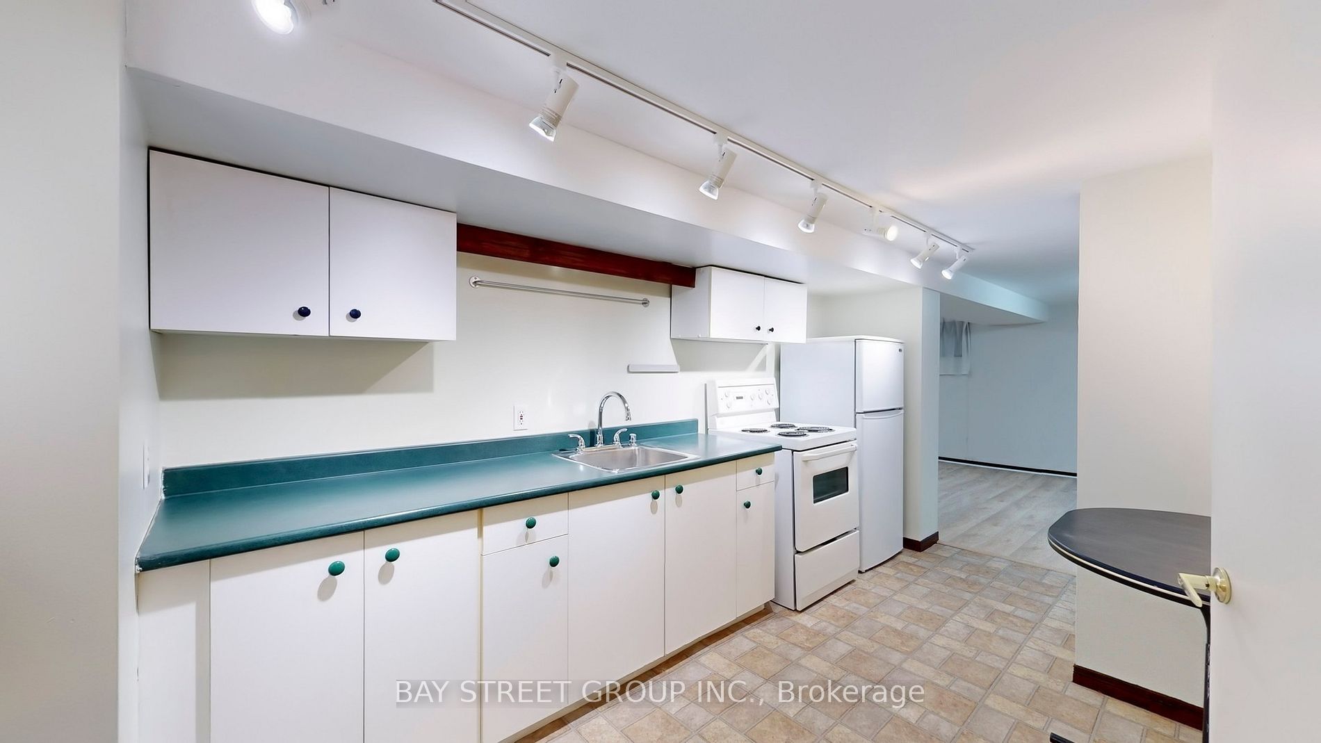 390 Roehampton Avenue Basement Property Photo 5