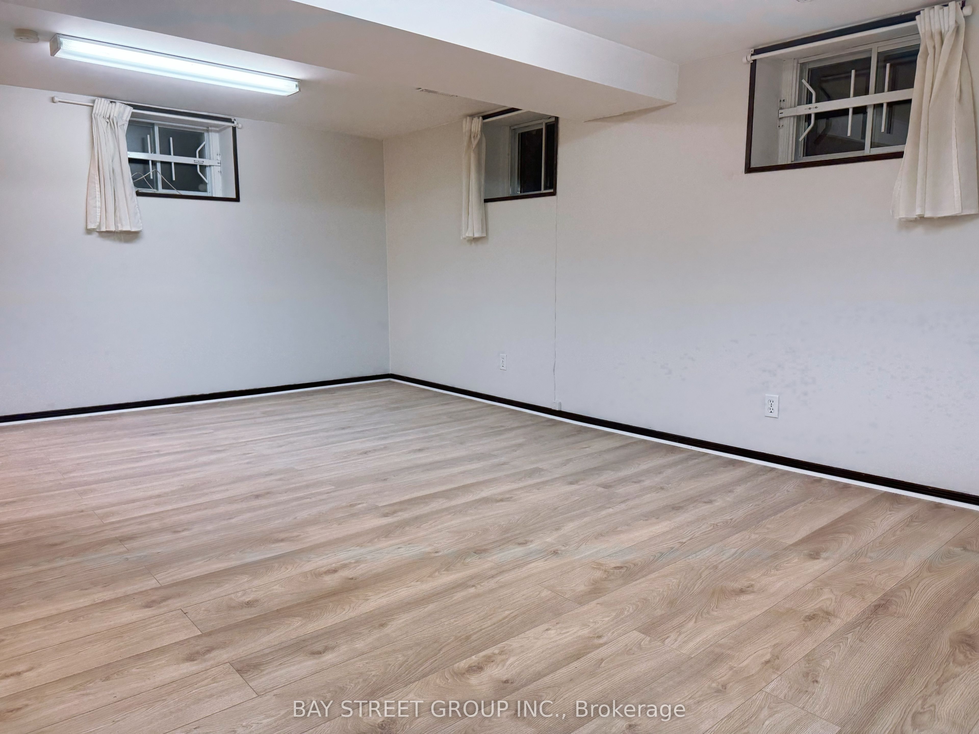 390 Roehampton Avenue Basement Property Photo 8