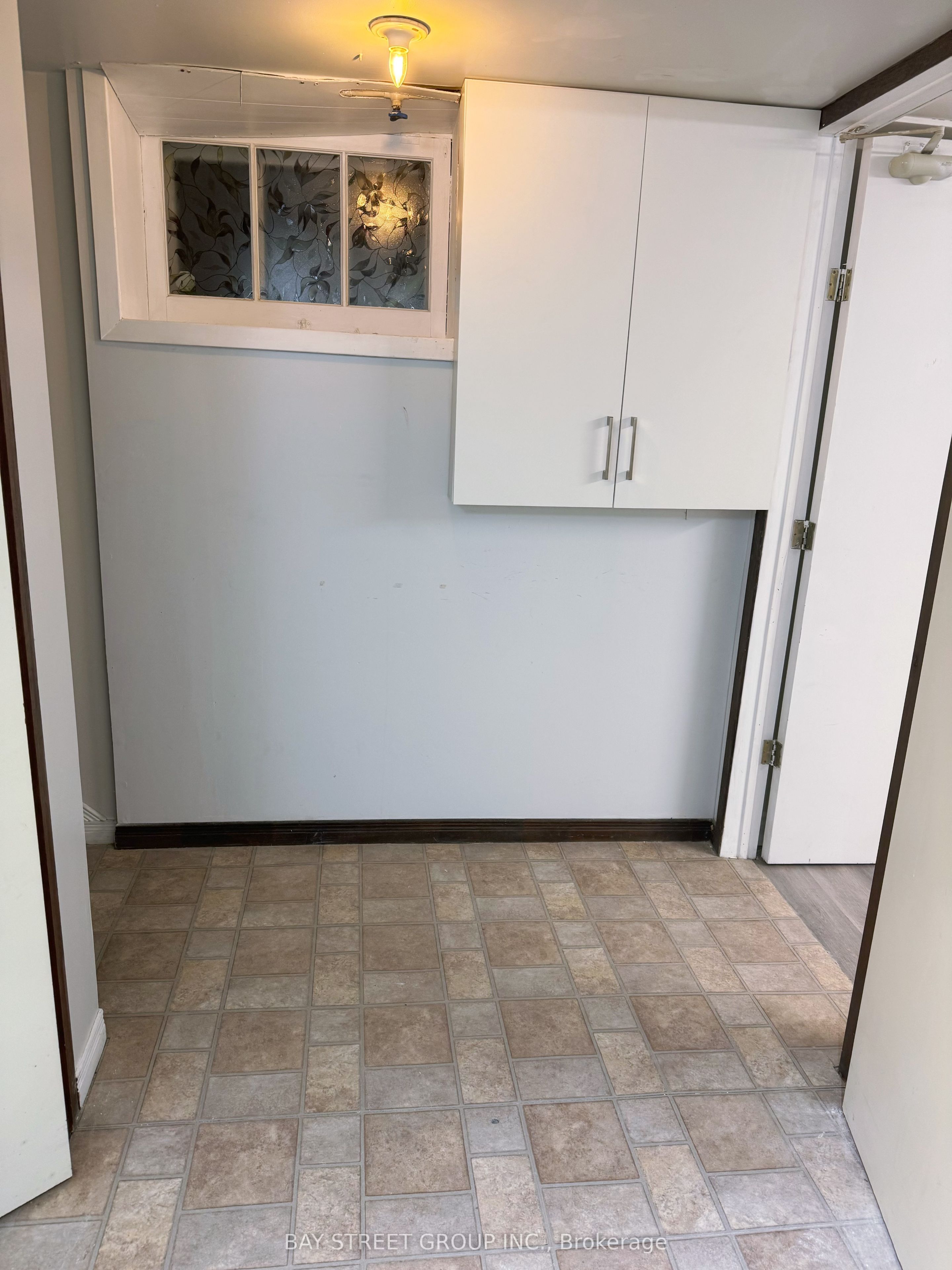 390 Roehampton Avenue Basement Property Photo 9