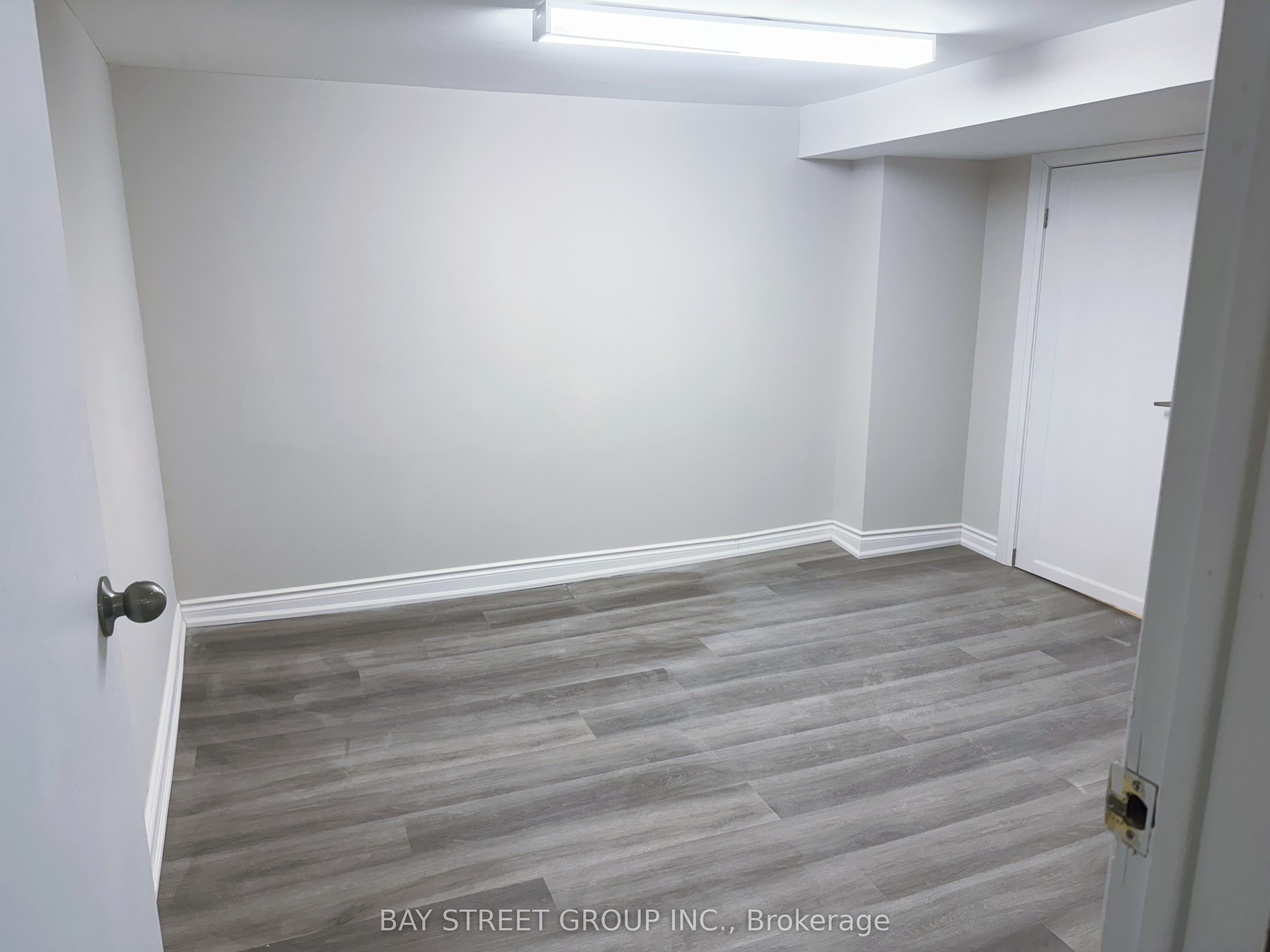 390 Roehampton Avenue Basement Property Photo 10