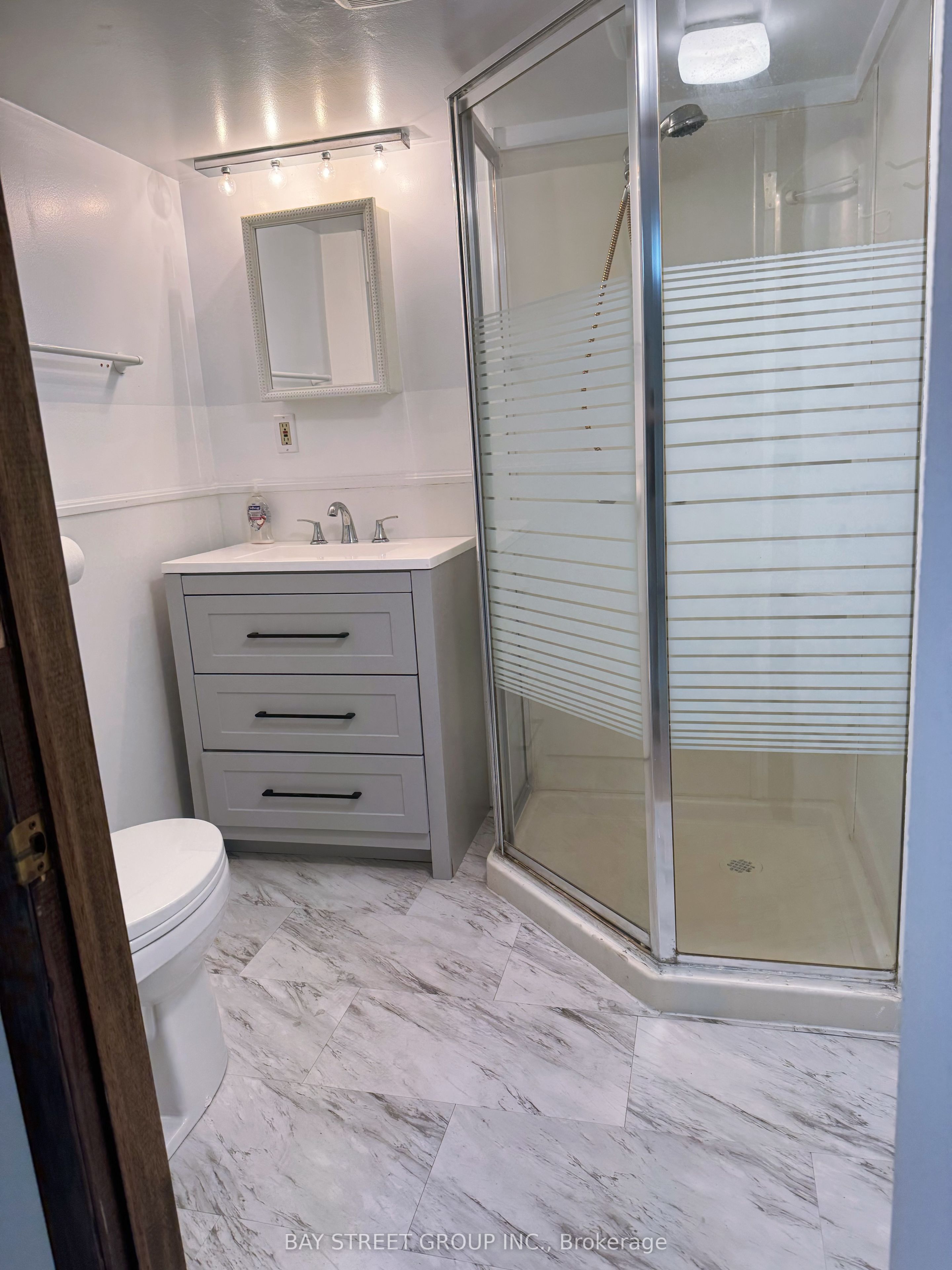 390 Roehampton Avenue Basement Property Photo 11