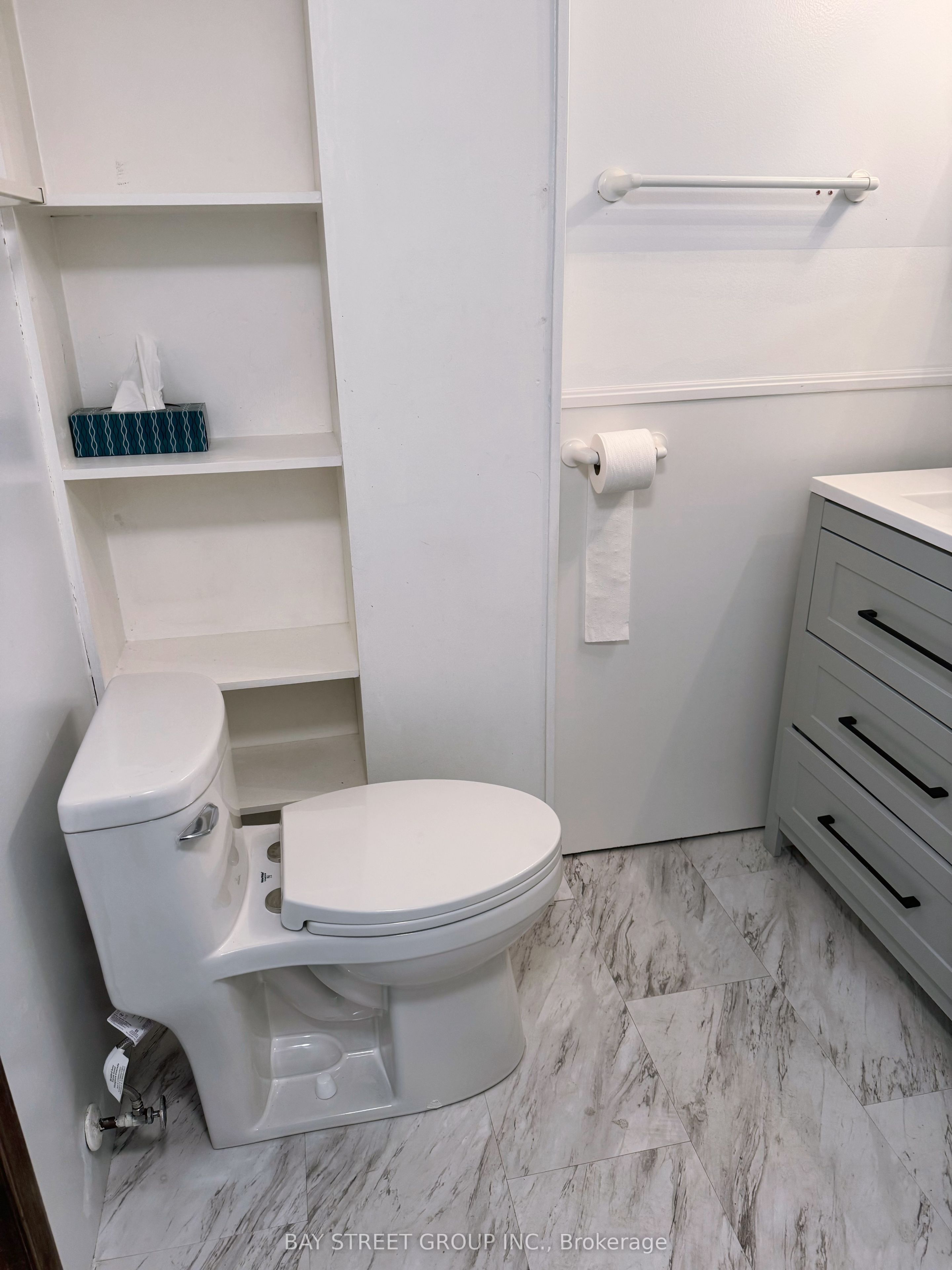 390 Roehampton Avenue Basement Property Photo 12