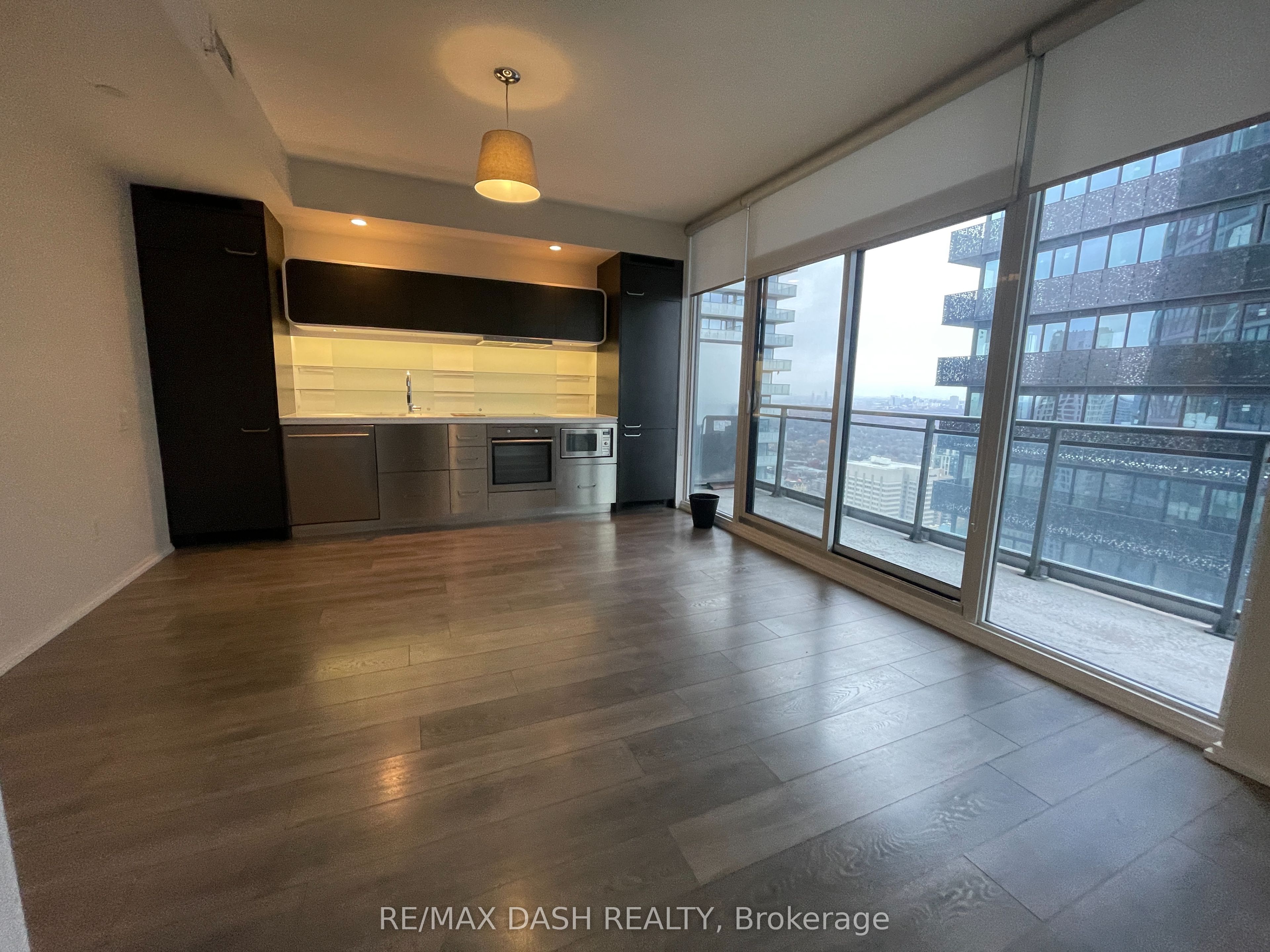 45 Charles Street E 4811 Property Photo 4