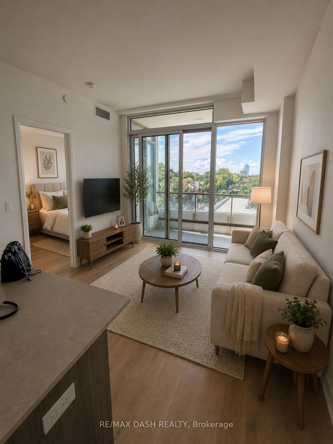 151 Avenue Road 501 Property Photo 1