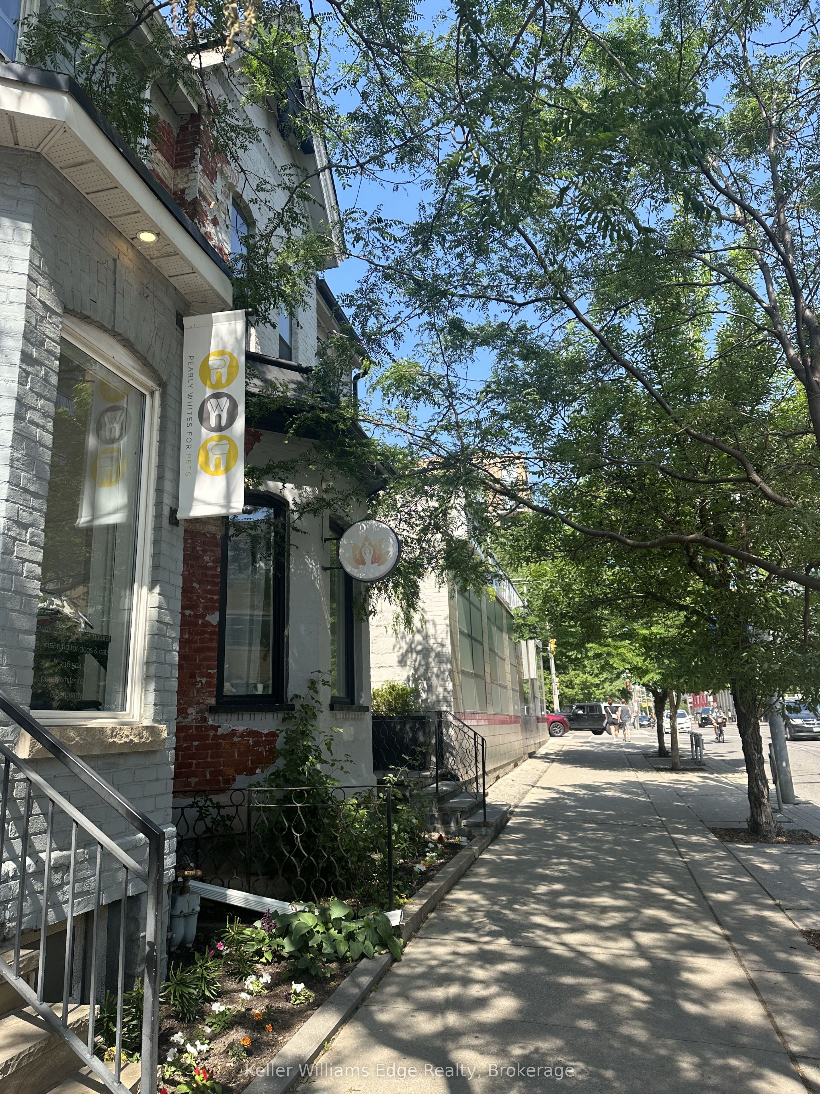 842 King Street W
