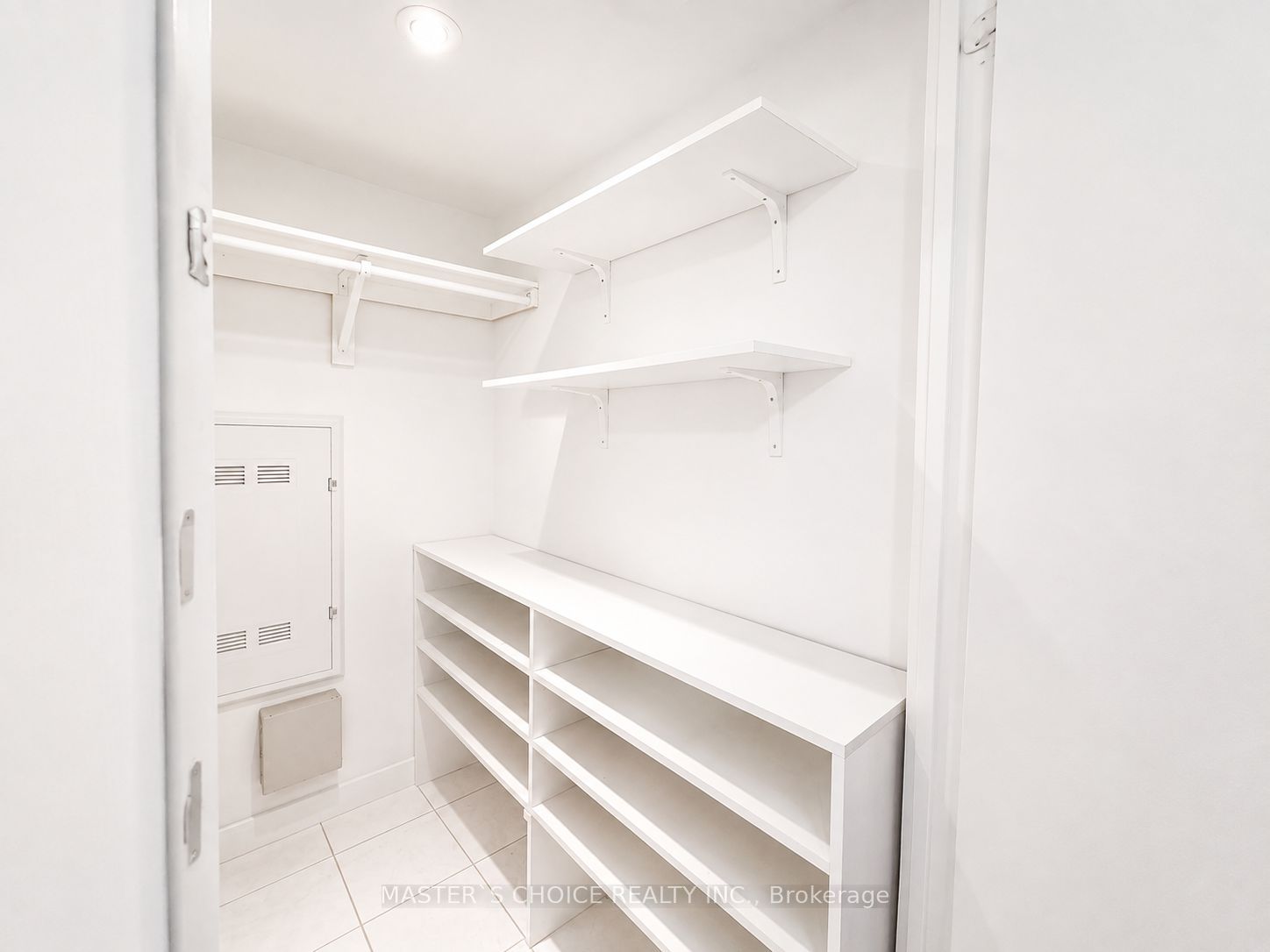121 Mcmahon Drive 1717 Property Photo 14