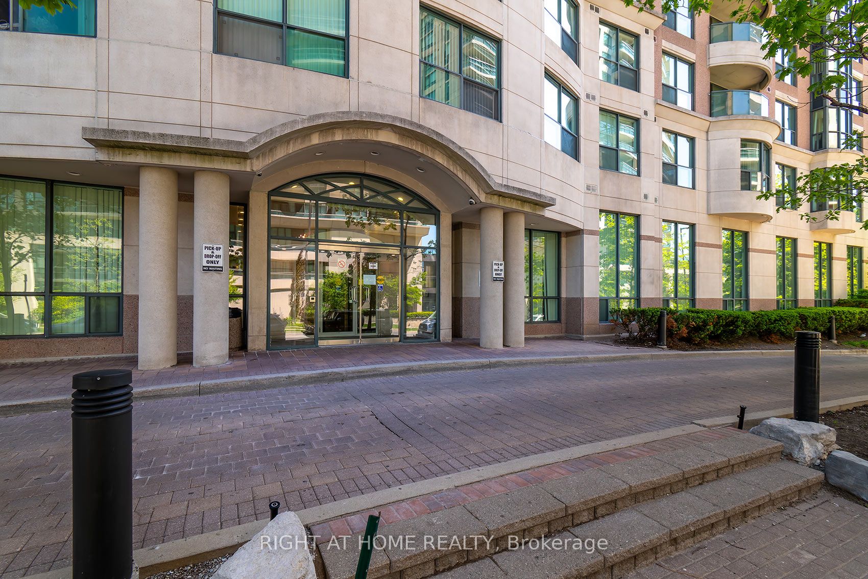7 Lorraine Drive 210 Property Photo 2