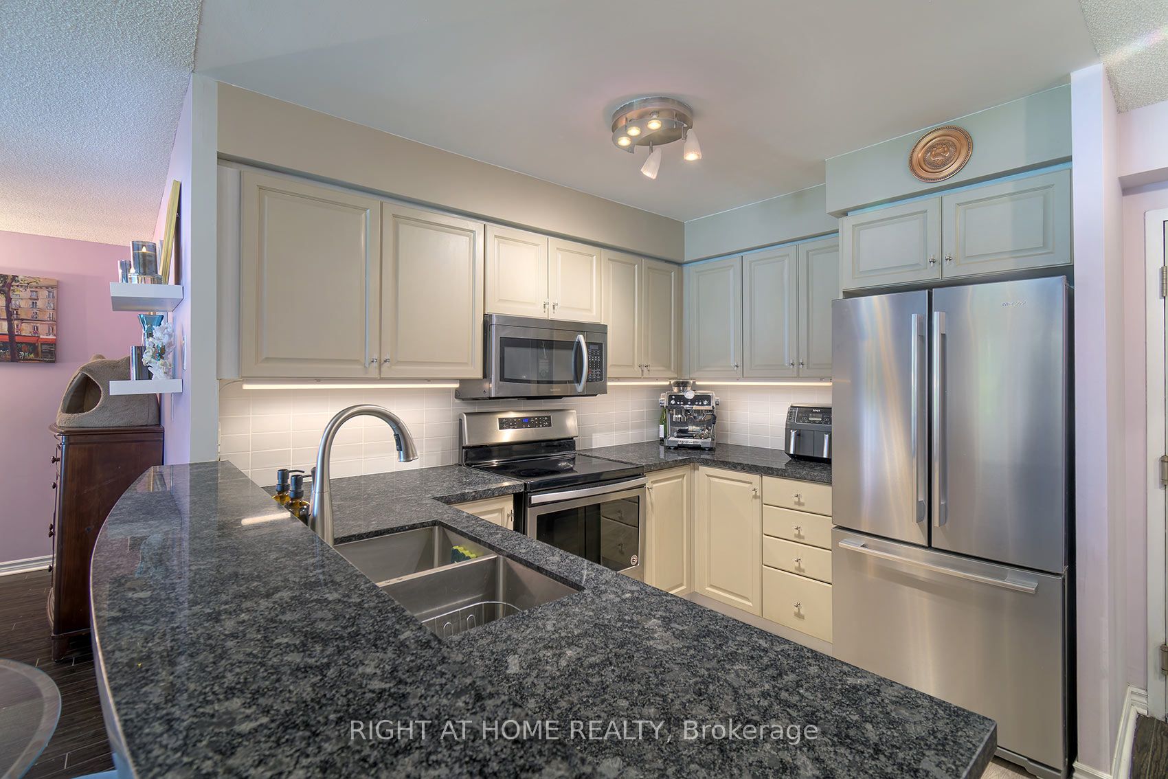 7 Lorraine Drive 210 Property Photo 17