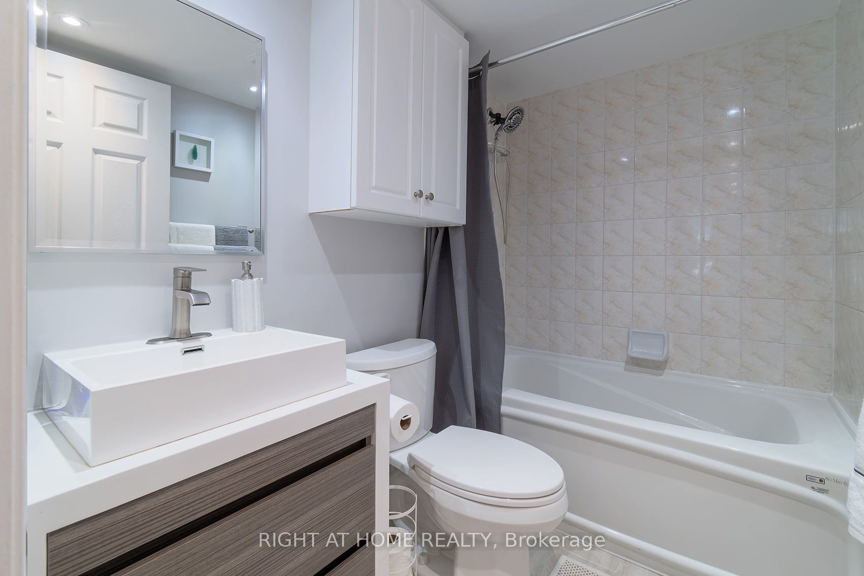 7 Lorraine Drive 210 Property Photo 22
