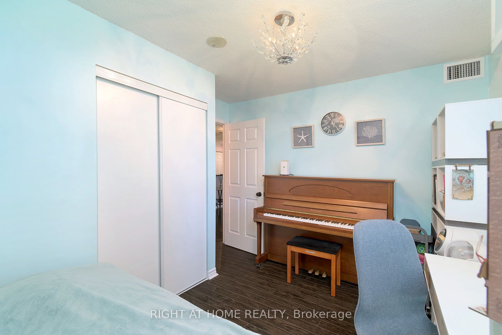 7 Lorraine Drive 210 Property Photo 24