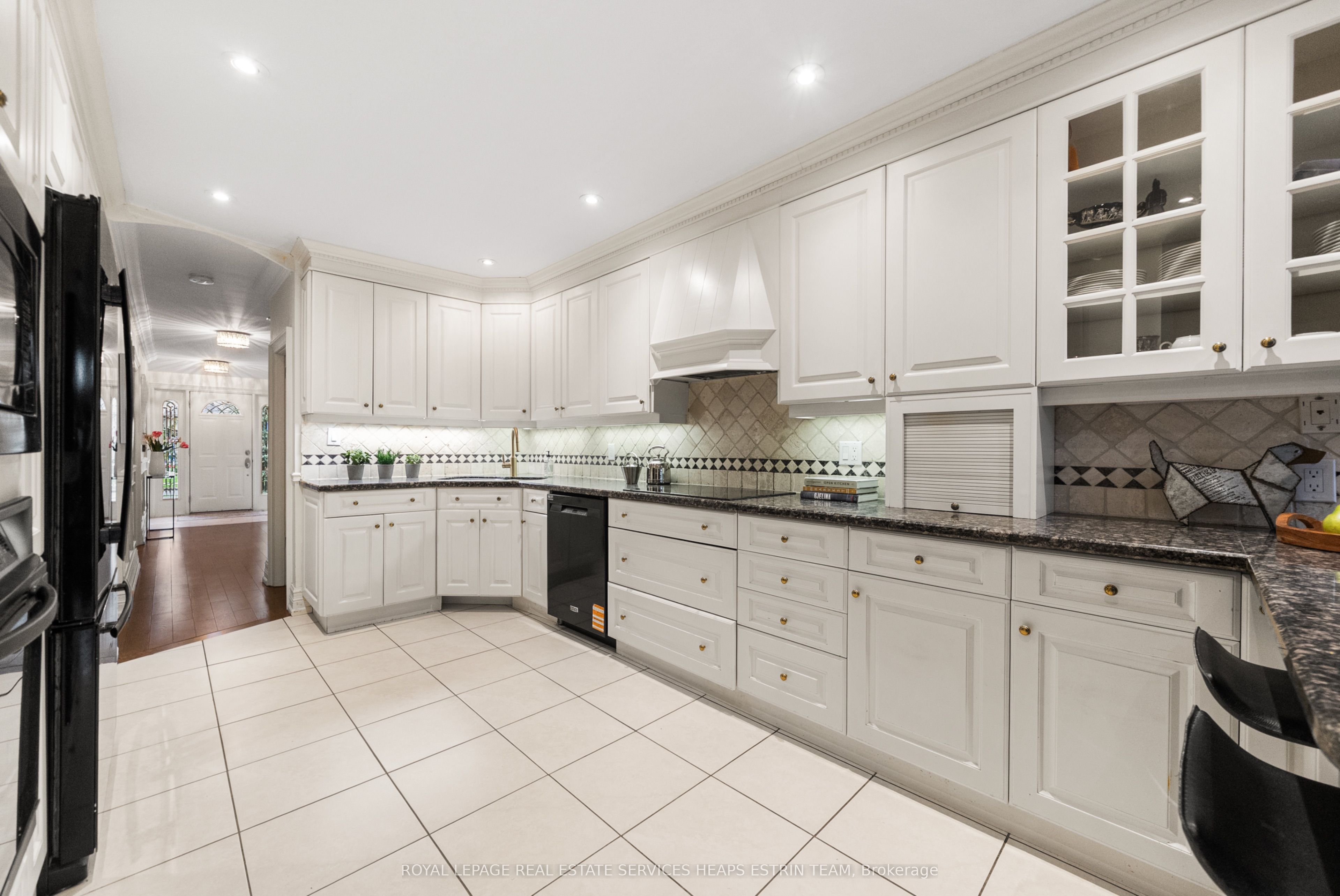 304 Heath Street E Property Photo 16