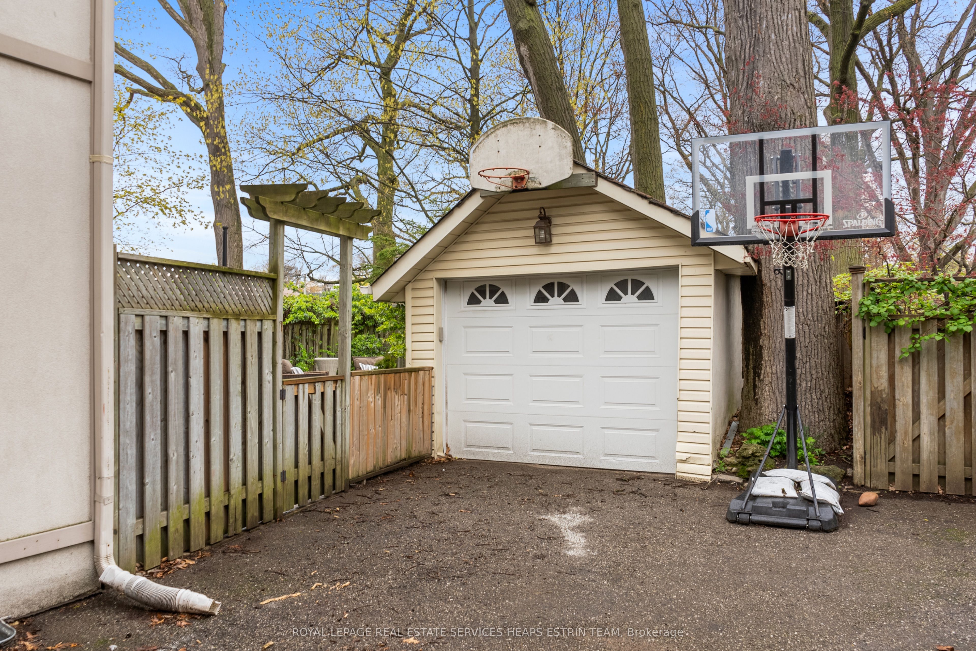 304 Heath Street E Property Photo 41