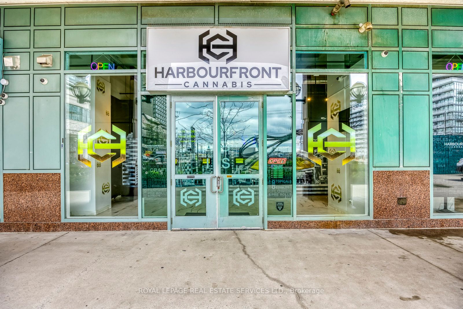 10 Yonge Street