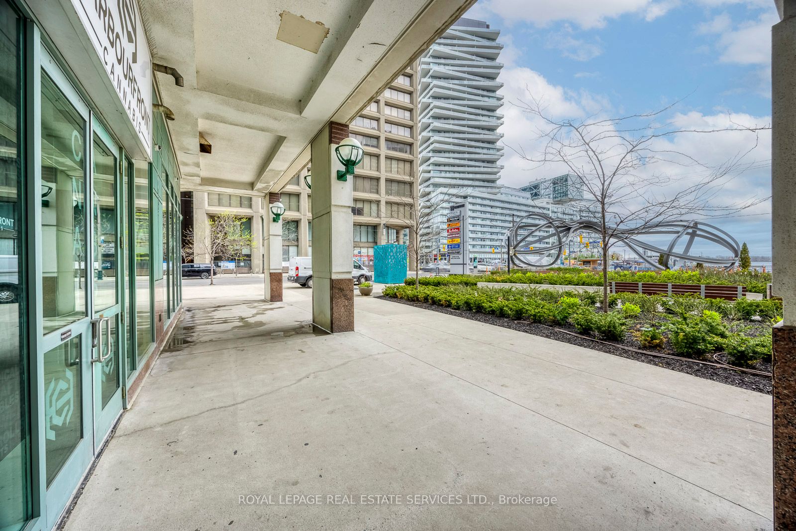 10 Yonge Street Property Photo 6