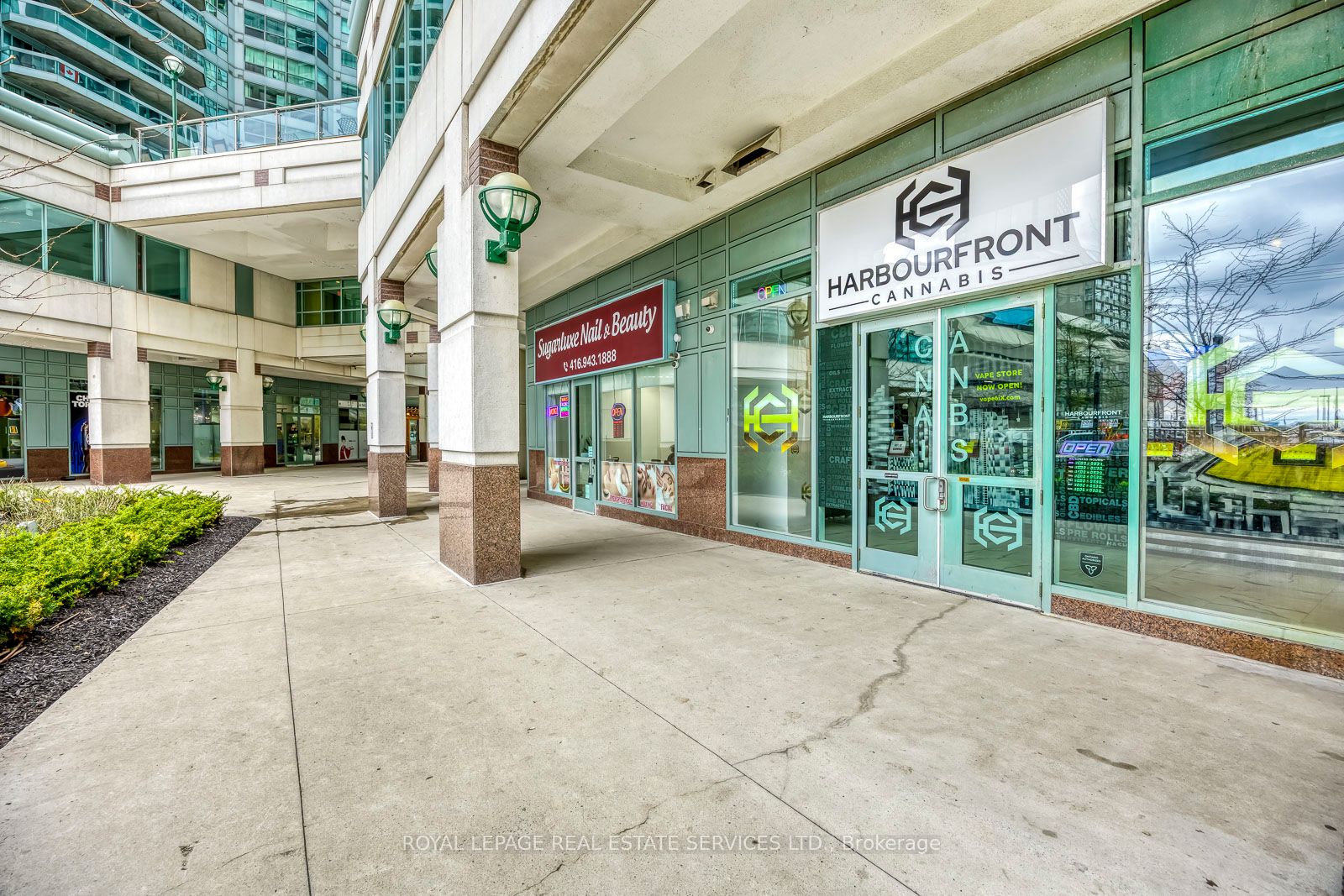 10 Yonge Street Property Photo 8