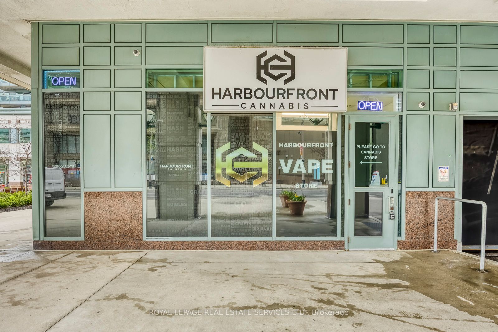 10 Yonge Street Property Photo 11