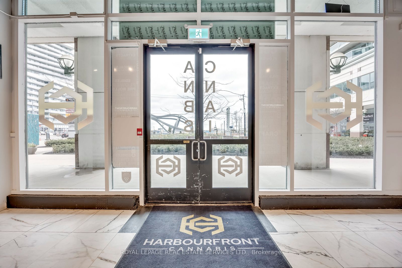 10 Yonge Street Property Photo 19