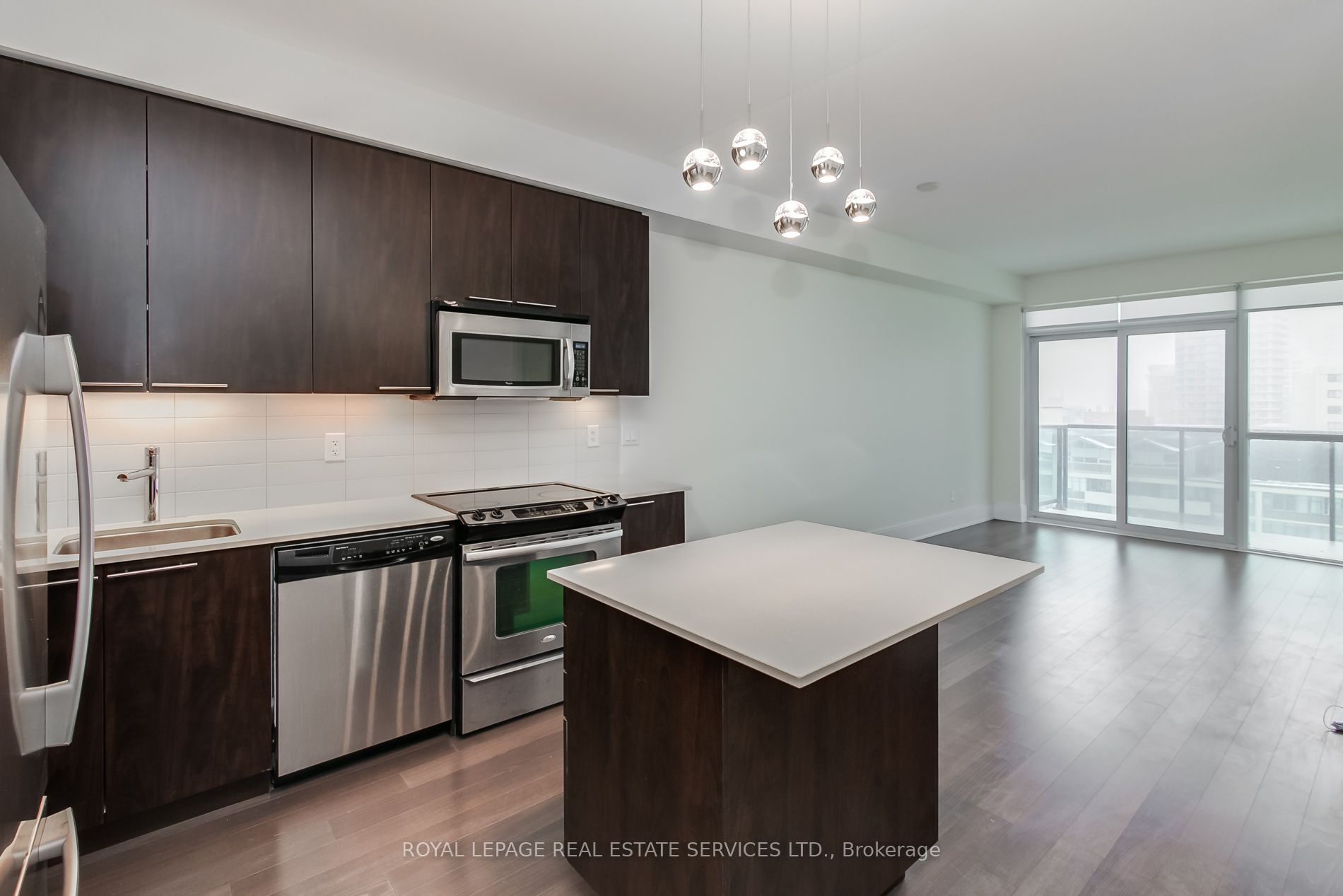 25 Broadway Avenue 1408 Property Photo 3