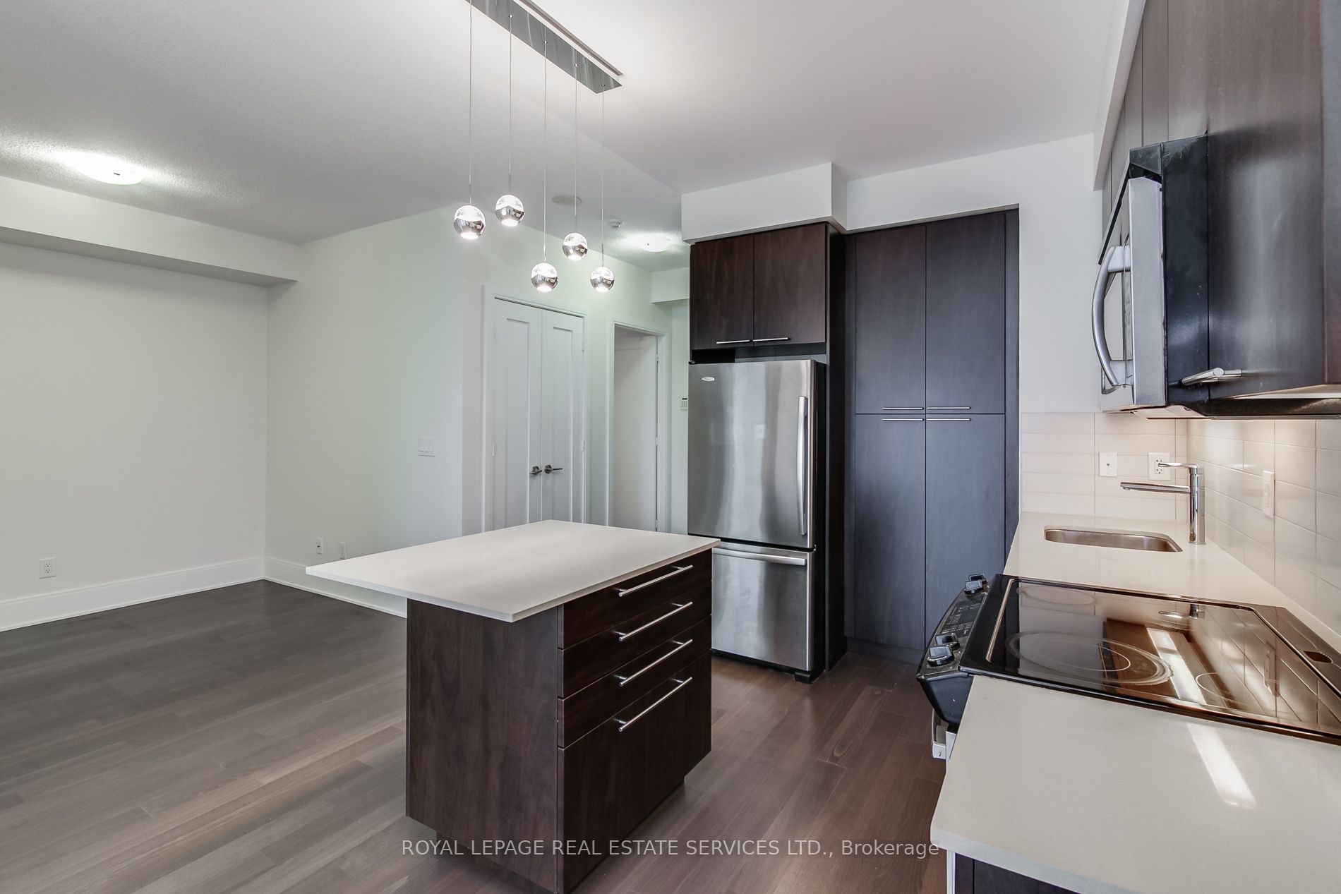 25 Broadway Avenue 1408 Property Photo 6