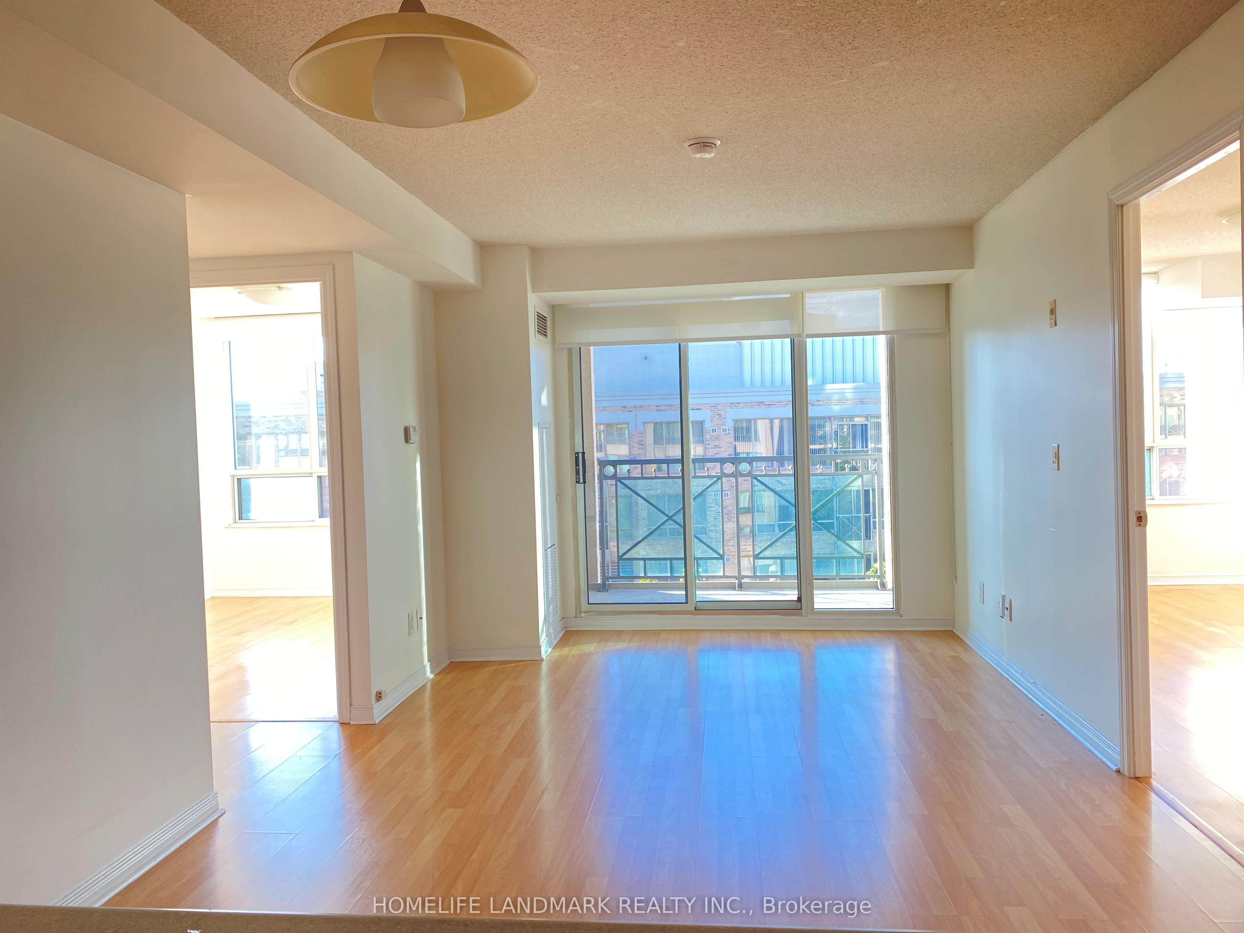 205 The Donway W 615 Property Photo 4