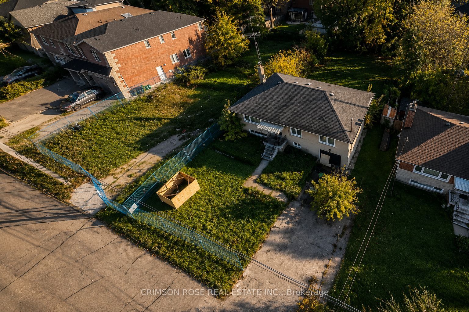 389 Hounslow Avenue Property Photo 6
